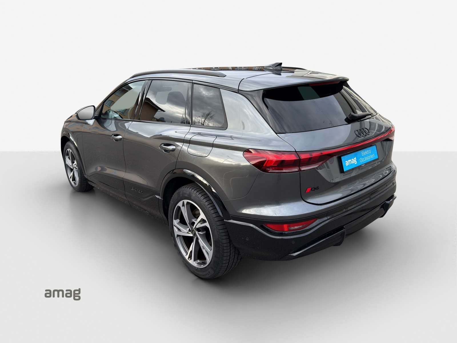 AUDI Q6 e-tron quattro-image-2