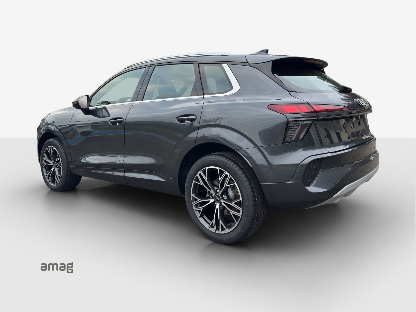 AUDI Q3 SUV 110 kW TFSI S tronic-image-2