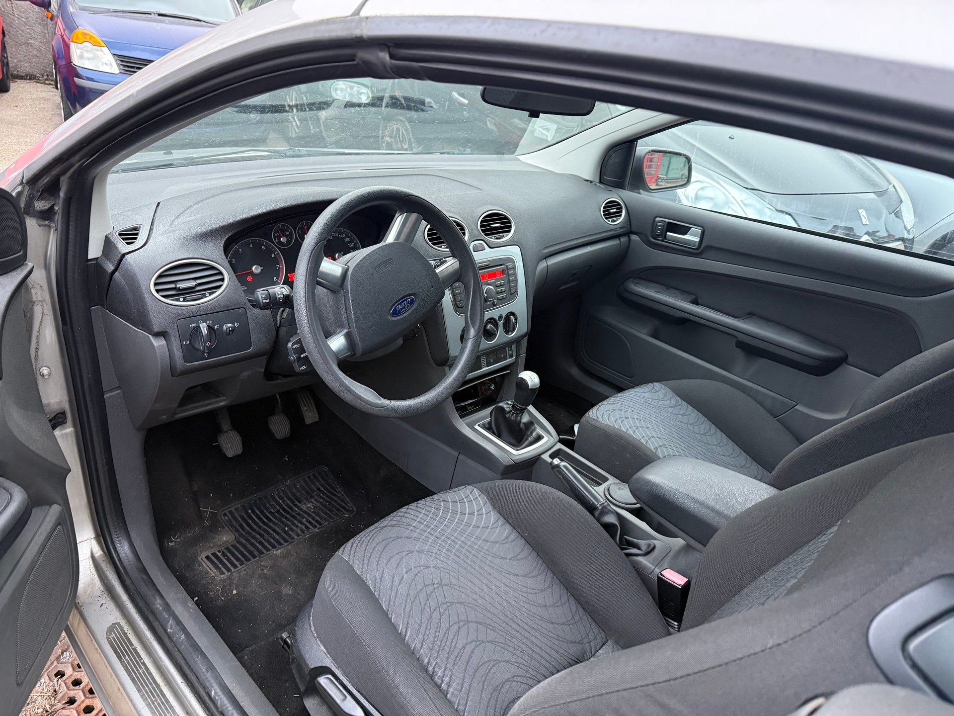 FORD Focus CC 1.6i Ambiente-image-3