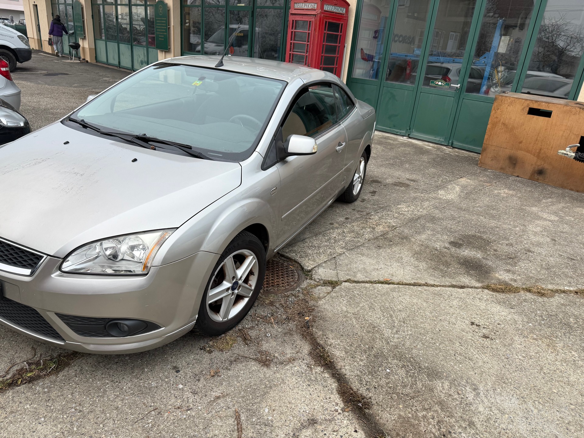 FORD Focus CC 1.6i Ambiente-image-0
