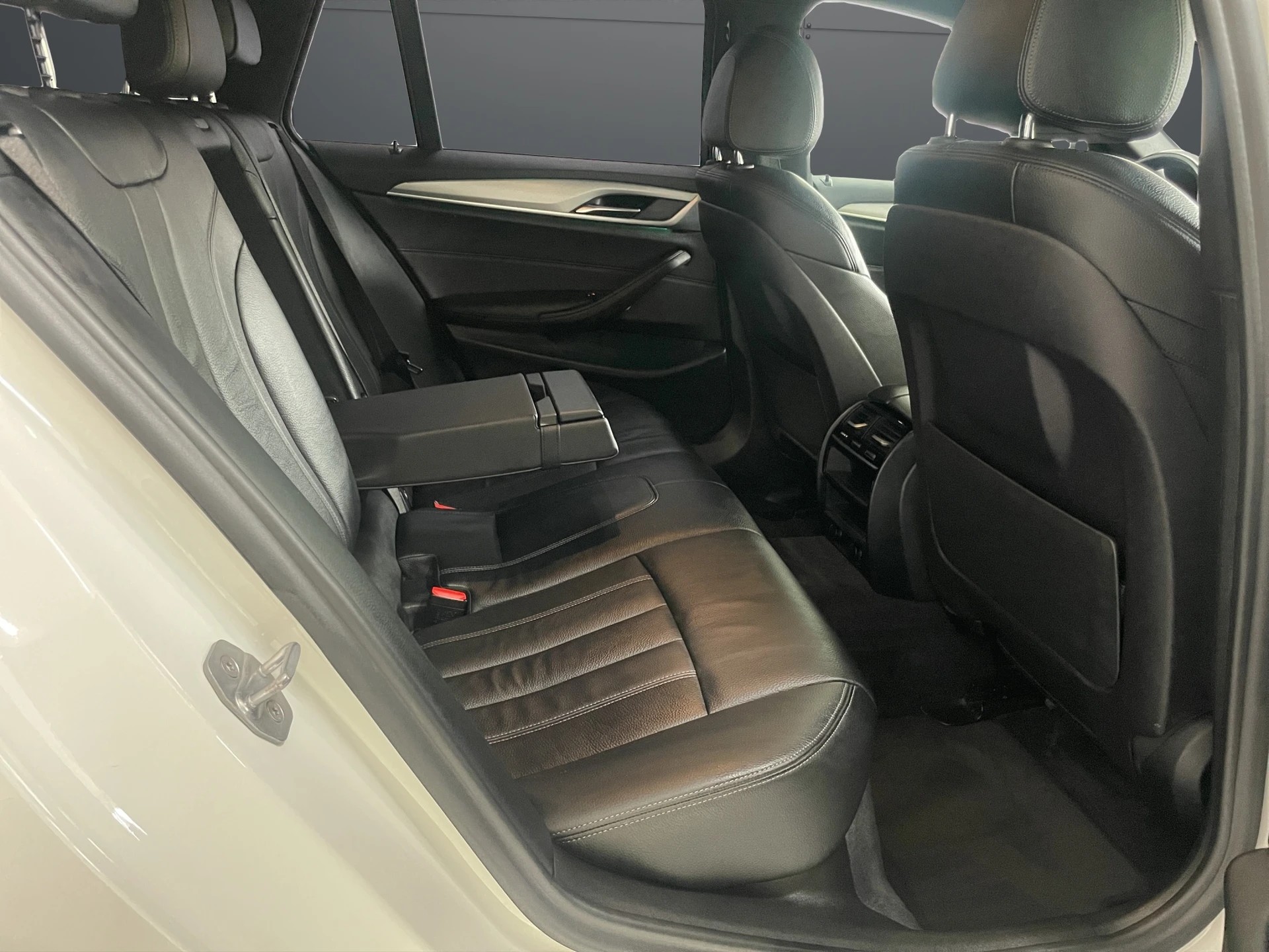 BMW 520d xDrive Touring Steptronic-image-6