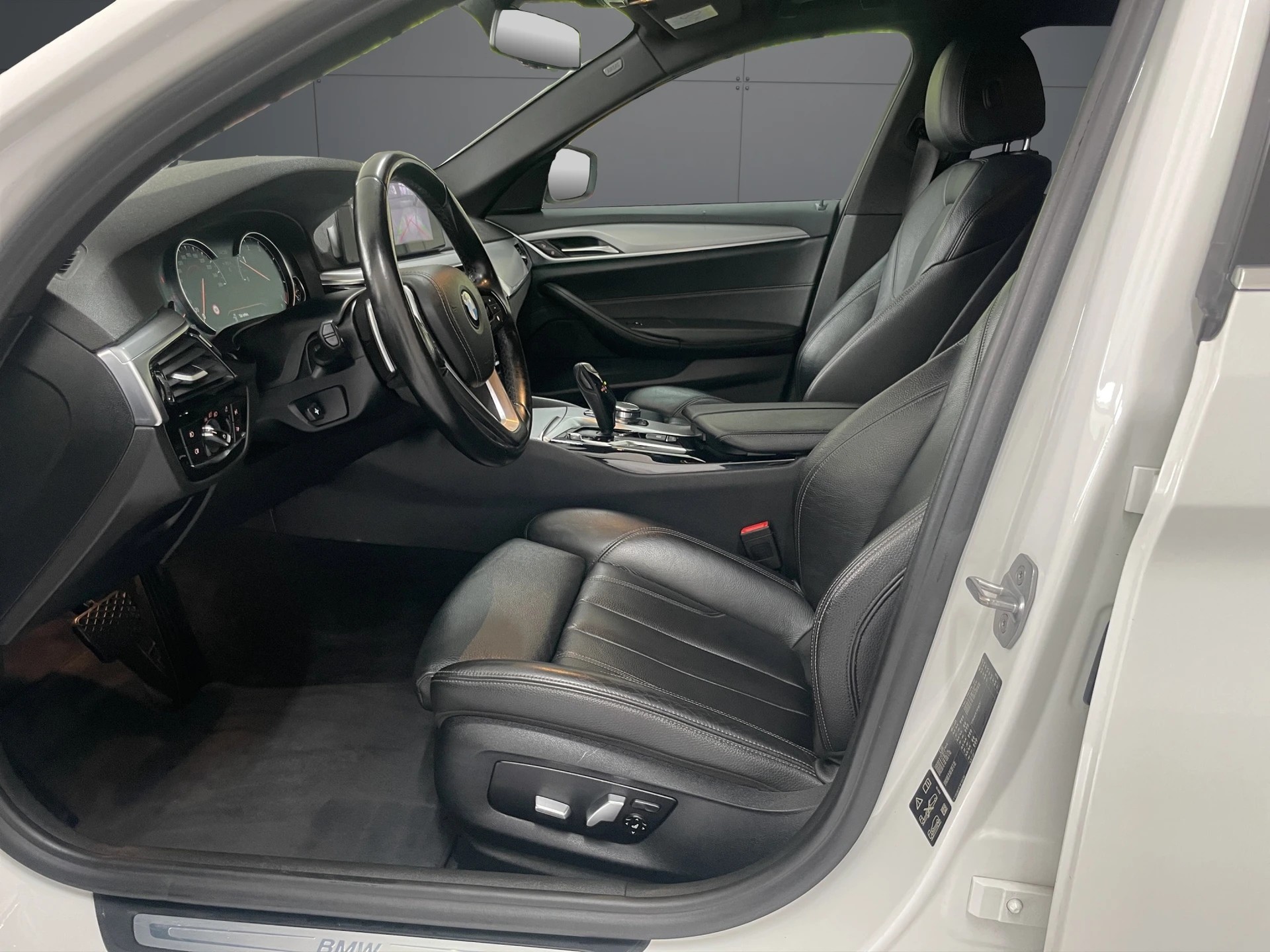 BMW 520d xDrive Touring Steptronic-image-4