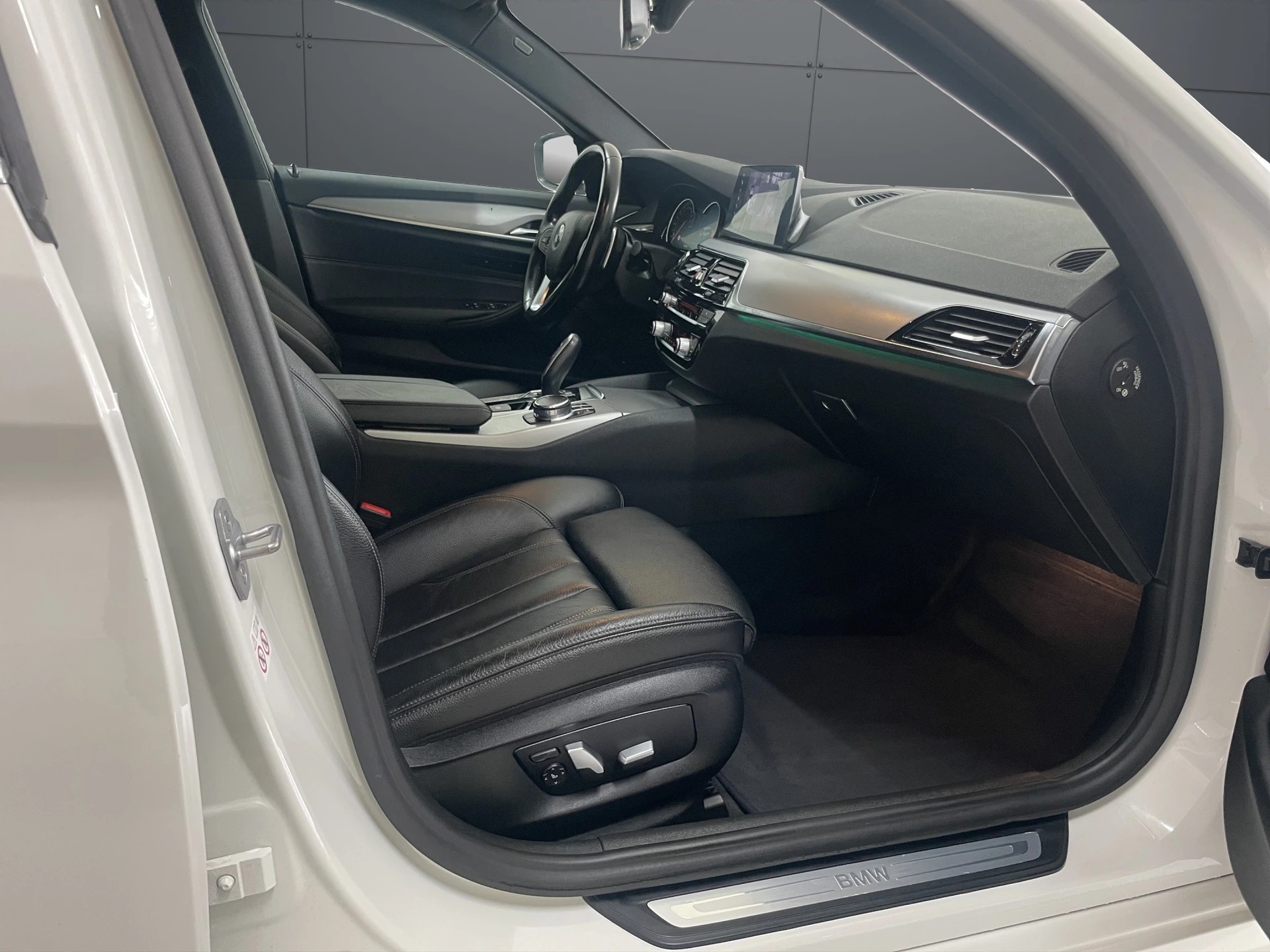 BMW 520d xDrive Touring Steptronic-image-5