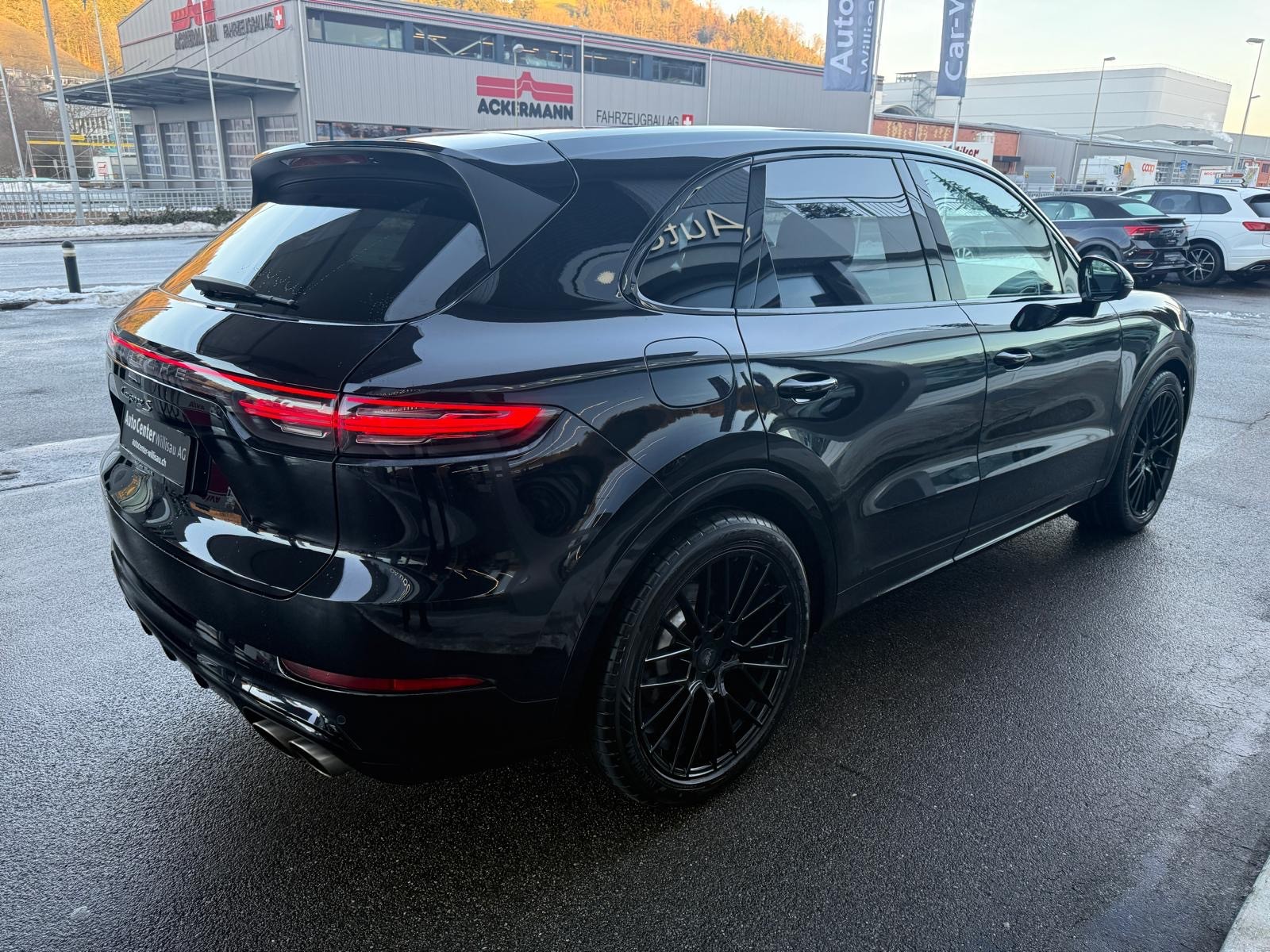 PORSCHE Cayenne S-image-21