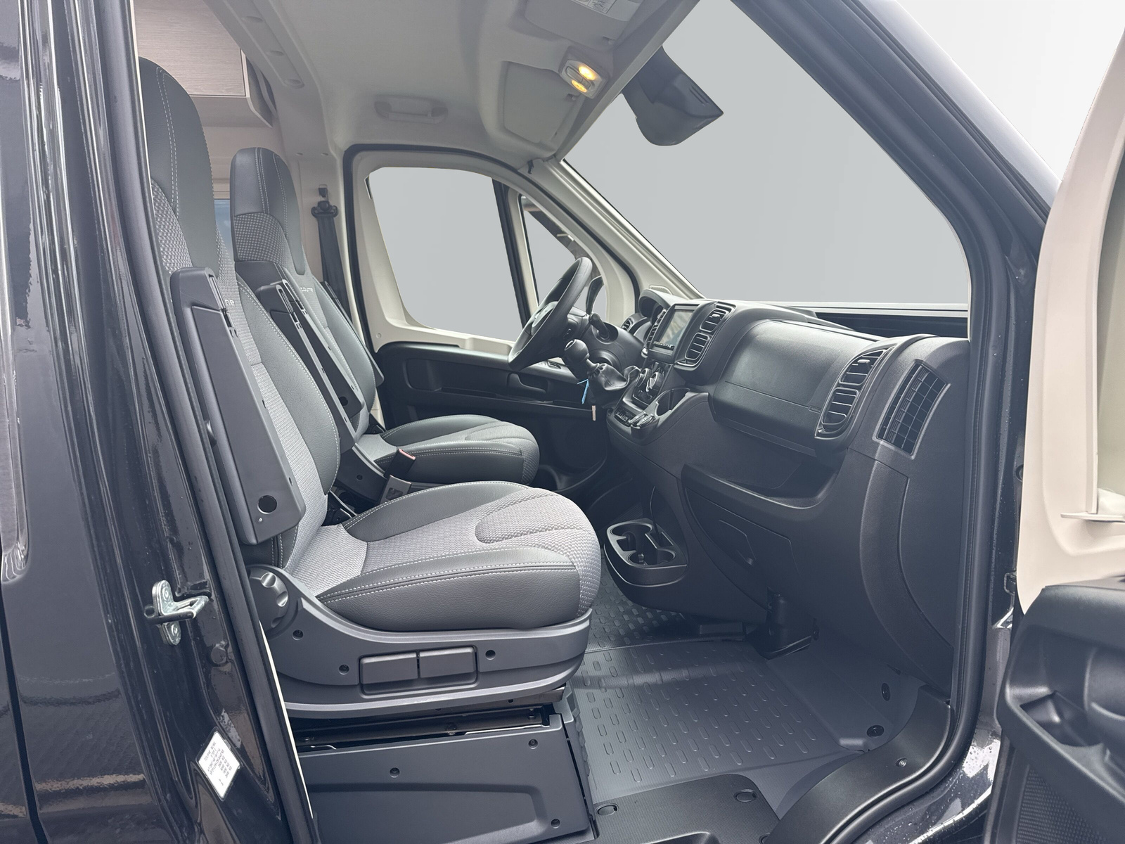 TOURNE MOBIL 6.0 - 120 PS Cruise-image-7