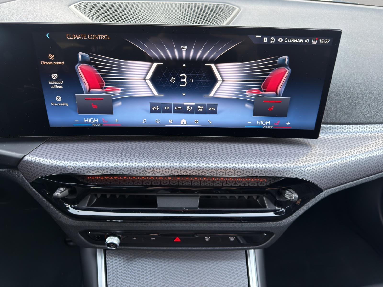 BMW 320d xDrive 48V Touring Steptronic M Sport-image-17