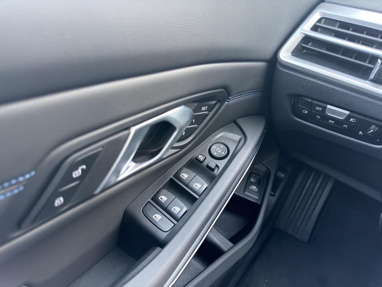 BMW 320d xDrive 48V Touring Steptronic M Sport-image-18