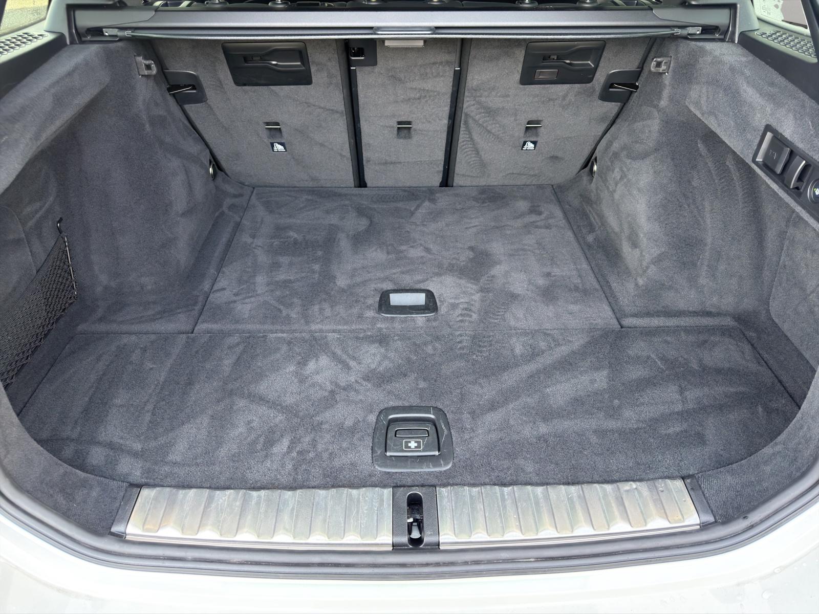 BMW 320d xDrive 48V Touring Steptronic M Sport-image-23