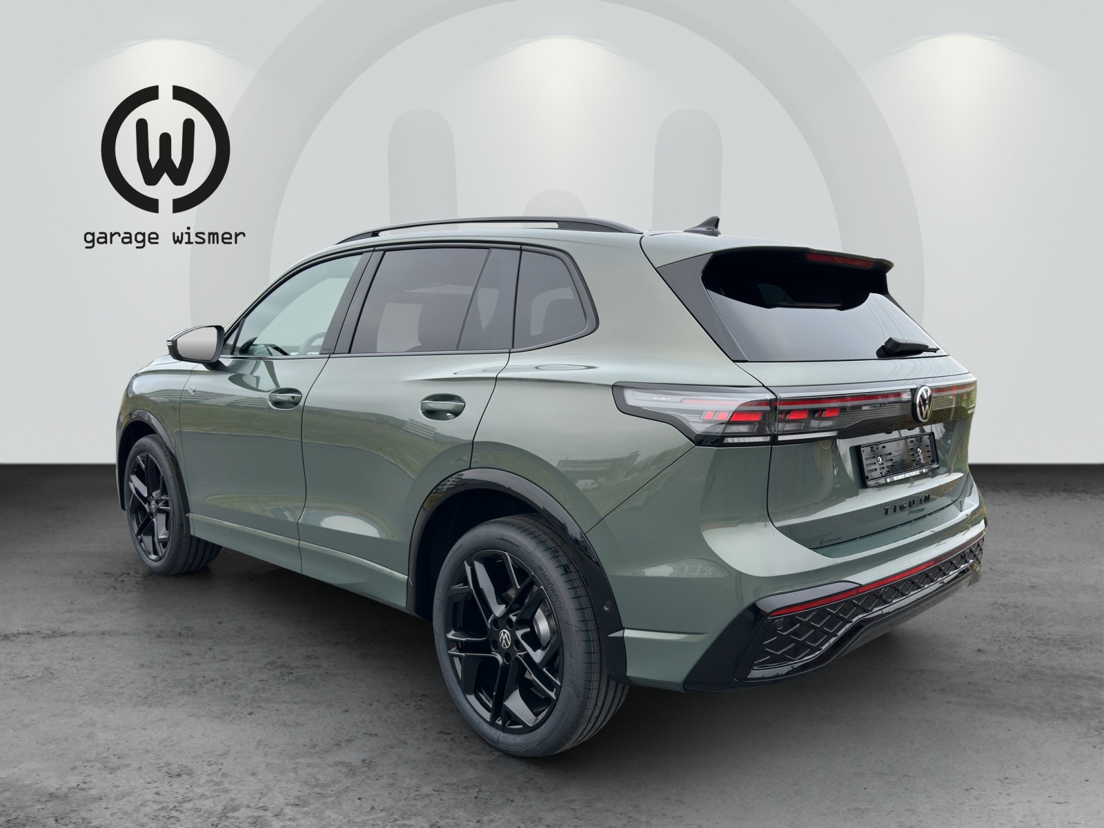 VW Tiguan 2.0 TSI DSG R-Line 4Motion-image-2