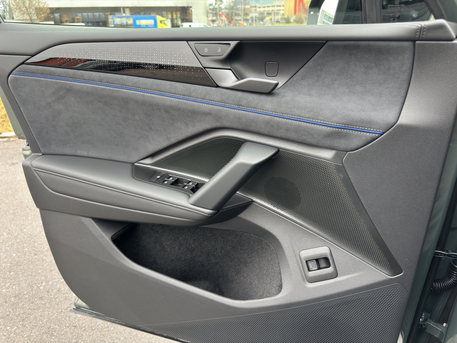 VW Tiguan 2.0 TSI DSG R-Line 4Motion-image-17