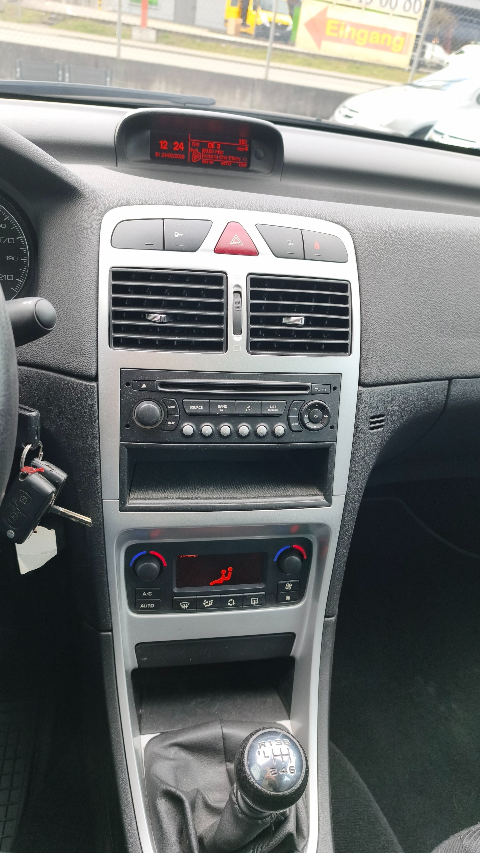 PEUGEOT 307 SW 2.0 HDI Black&Silver Edition-image-14
