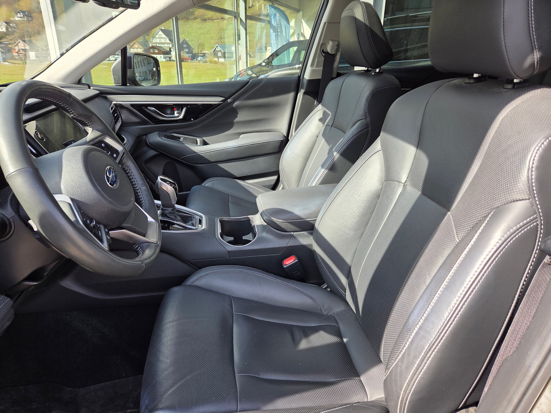 SUBARU Outback 2.5i Luxury AWD Lineartronic-image-3
