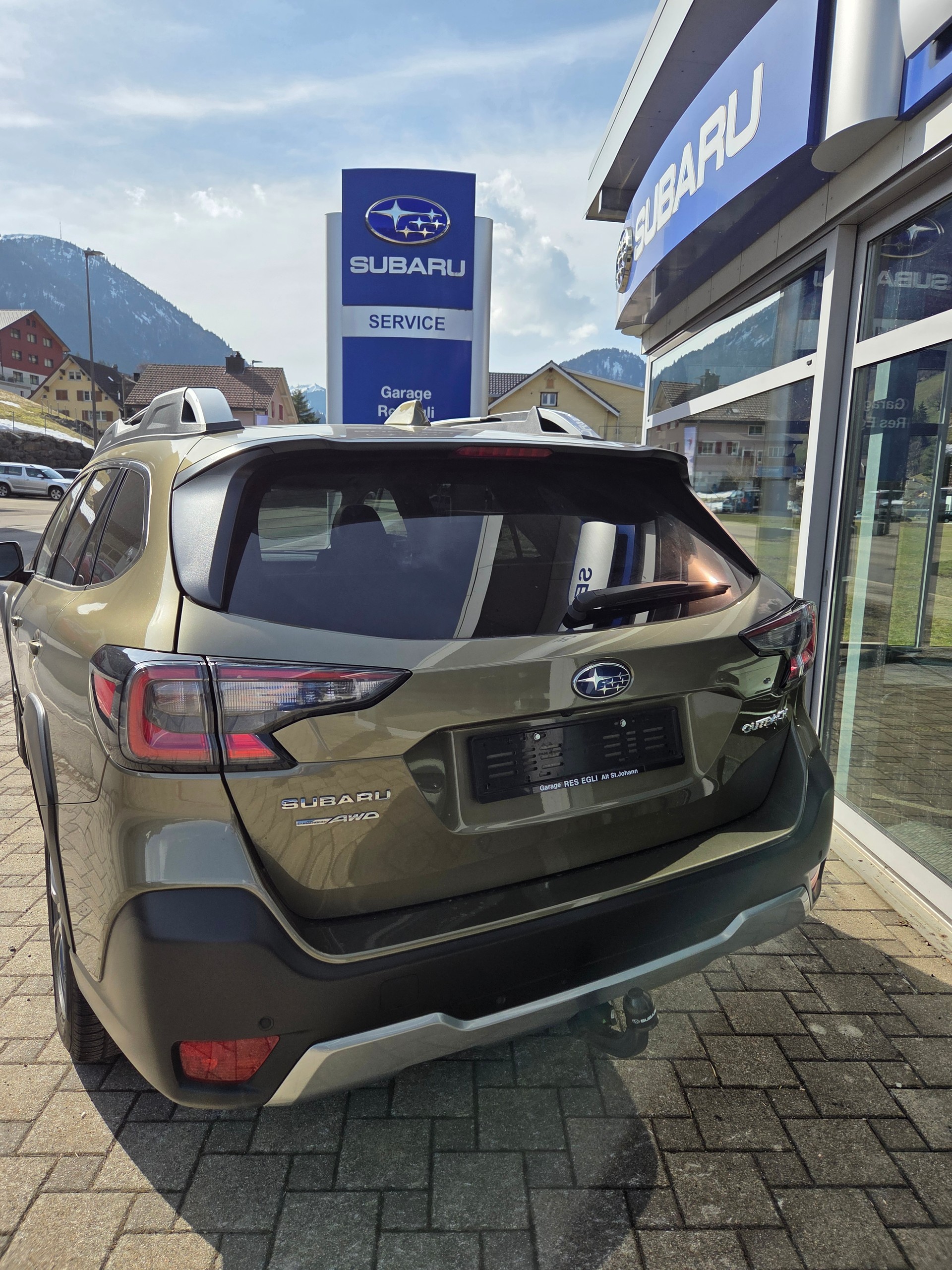 SUBARU Outback 2.5i Luxury AWD Lineartronic-image-2