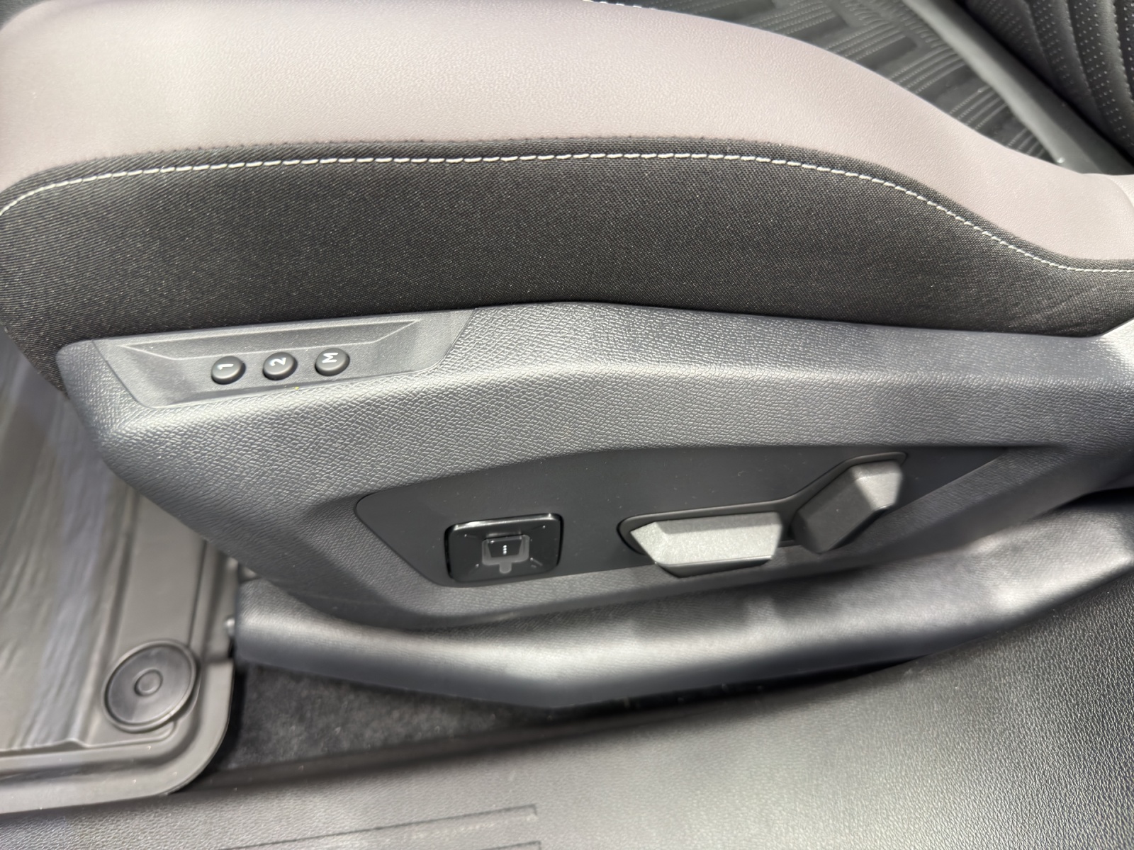 JEEP Compass 1.2 MHEV First Edition-image-12