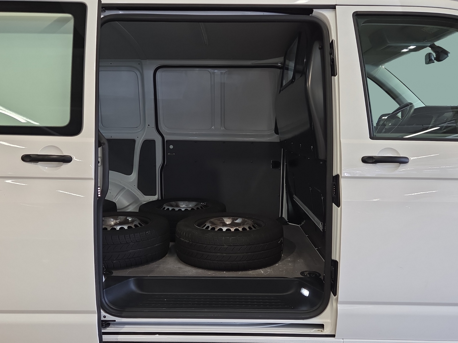 VW T6.1 2.0 TDI 4Motion-image-10
