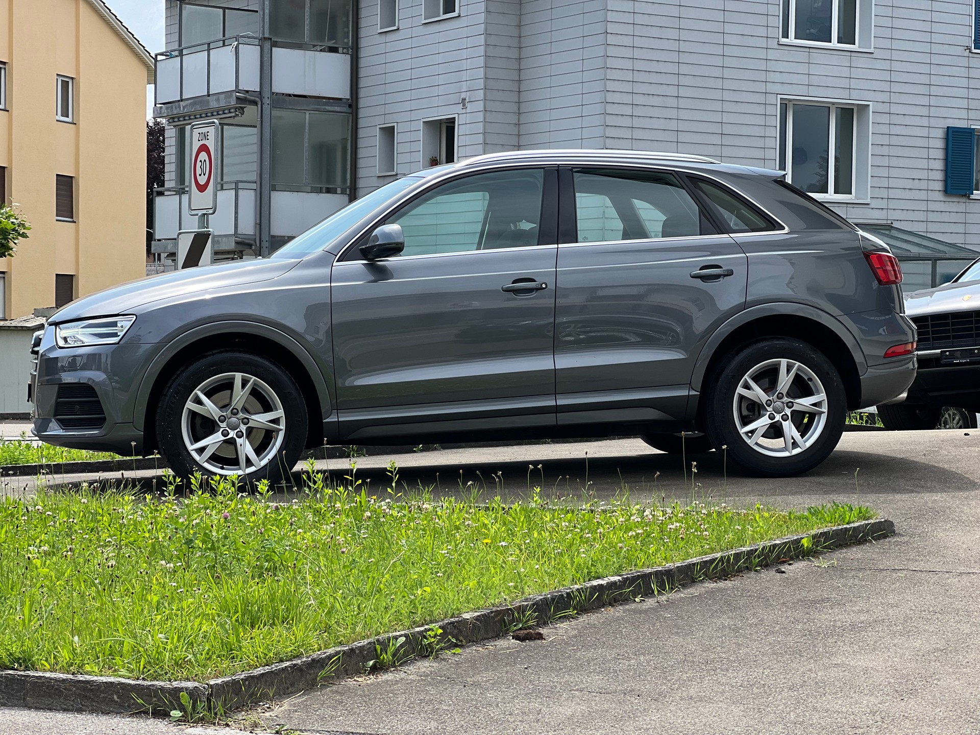 AUDI Q3 2.0 TFSI sport quattro S-tronic-image-4