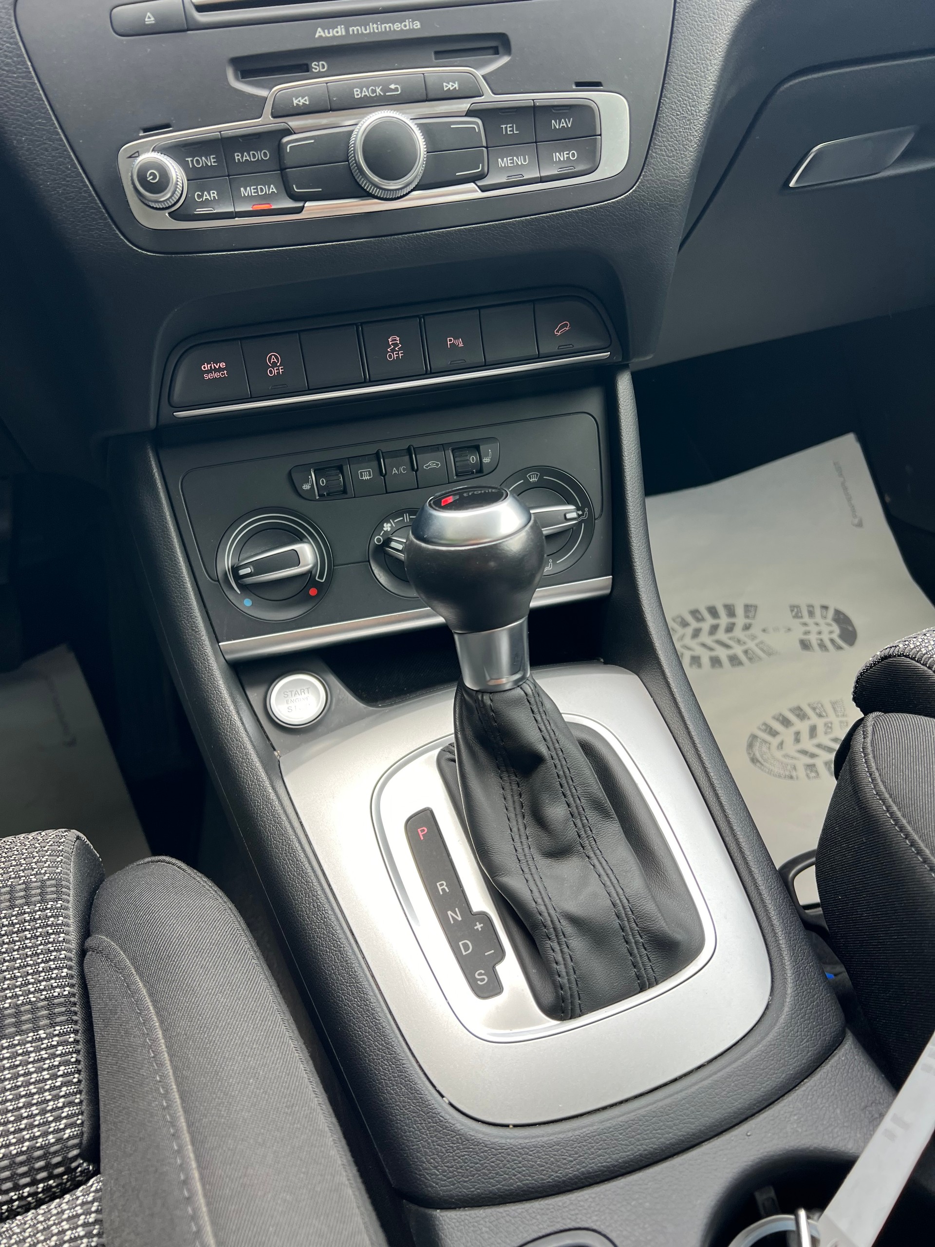 AUDI Q3 2.0 TFSI sport quattro S-tronic-image-9