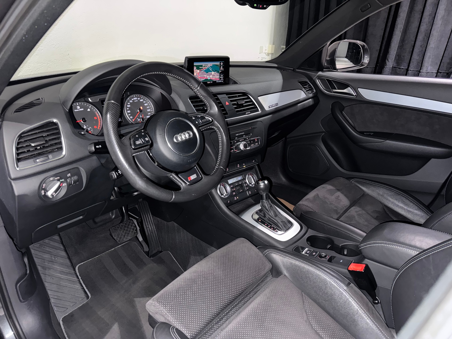 AUDI Q3 2.0 TDI quattro S-tronic | CH |-image-10