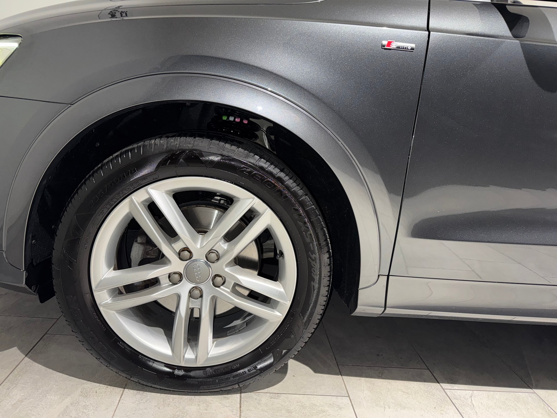 AUDI Q3 2.0 TDI quattro S-tronic | CH |-image-9