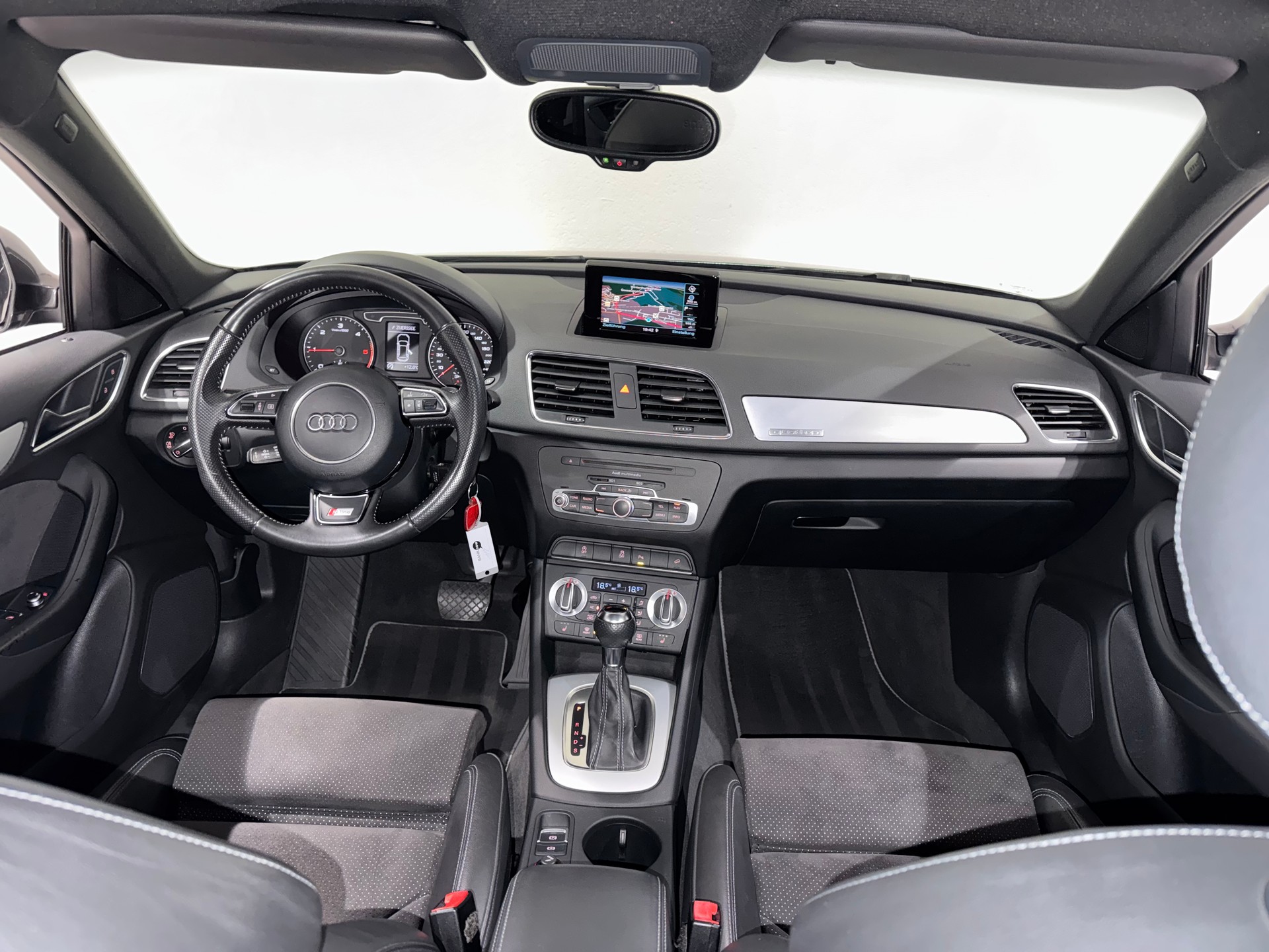 AUDI Q3 2.0 TDI quattro S-tronic | CH |-image-12