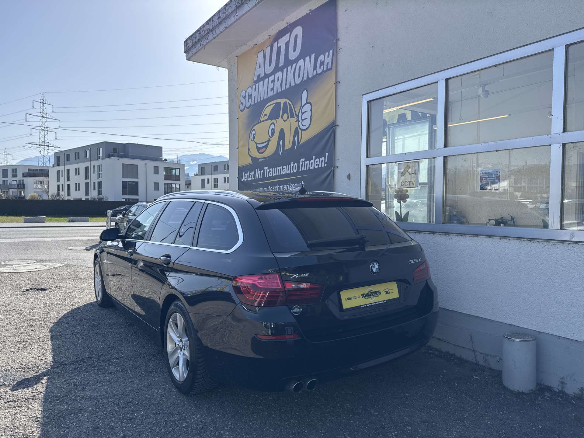 BMW 525d Touring xDrive 218PS Steptronic-Automat EXPORT-image-2