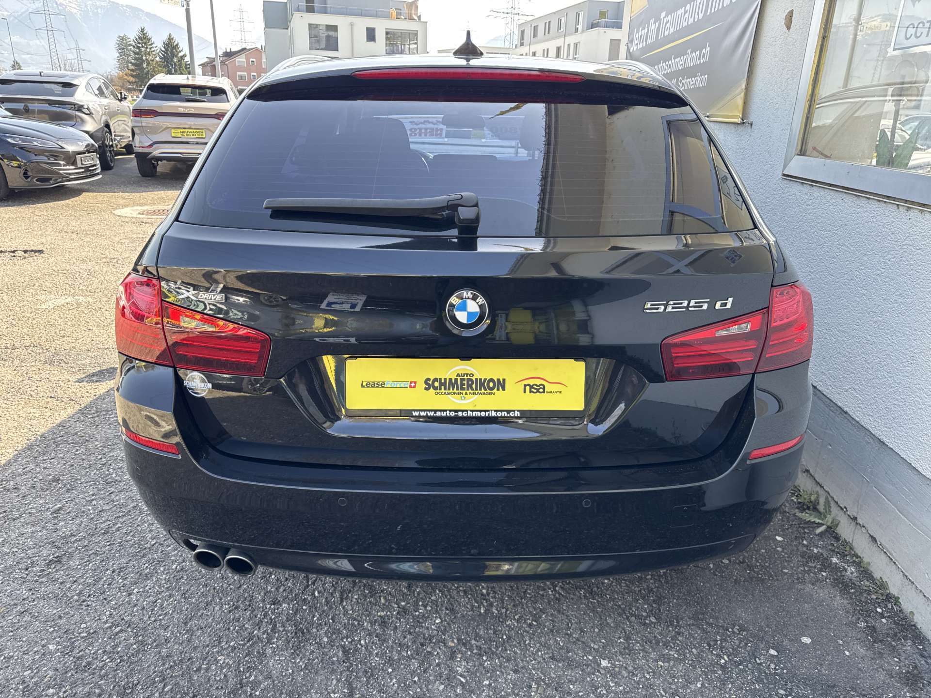 BMW 525d Touring xDrive 218PS Steptronic-Automat EXPORT-image-3