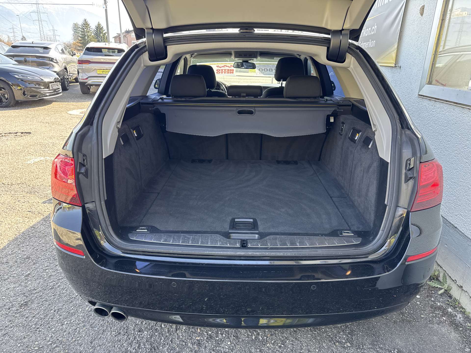 BMW 525d Touring xDrive 218PS Steptronic-Automat EXPORT-image-8