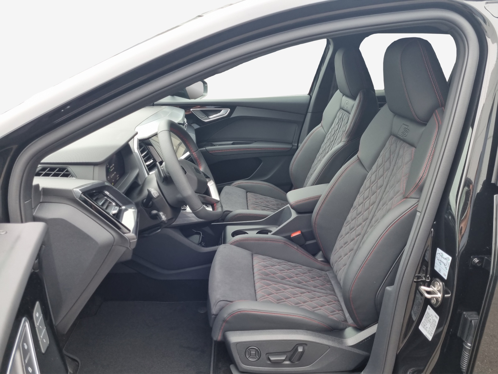 AUDI Q4 e-tron 45 Edition Swiss Ski quattro-image-7