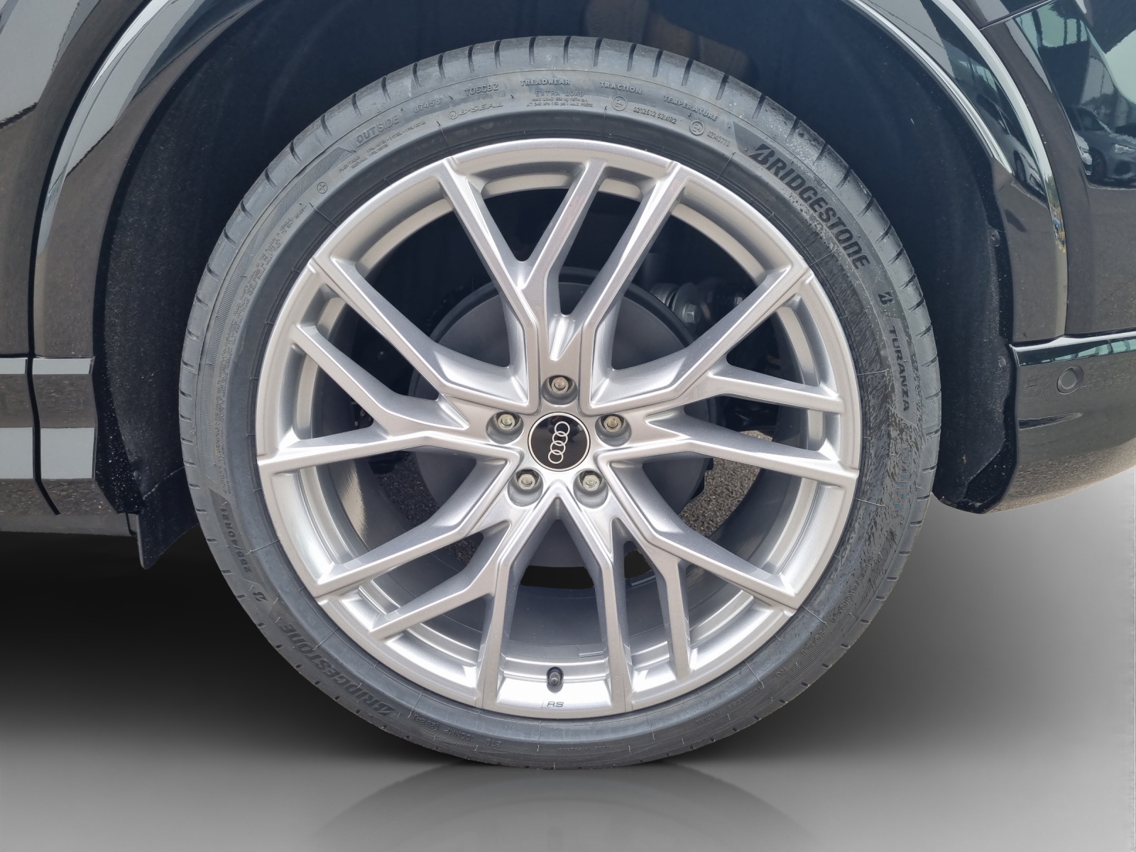 AUDI Q4 e-tron 45 Edition Swiss Ski quattro-image-13