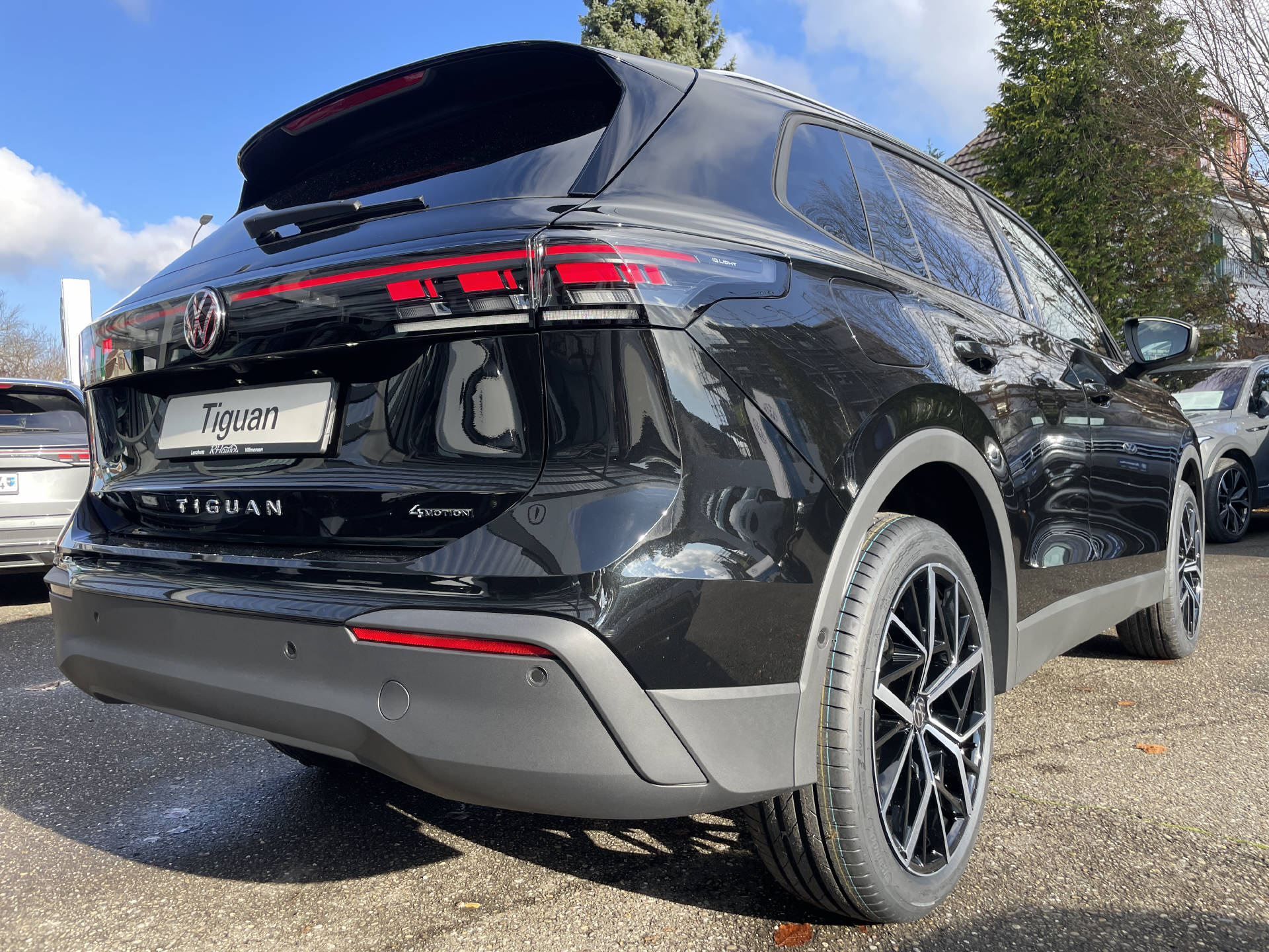 VW Tiguan 2.0 TSI UNITED DSG 4motion-showroom-element-3