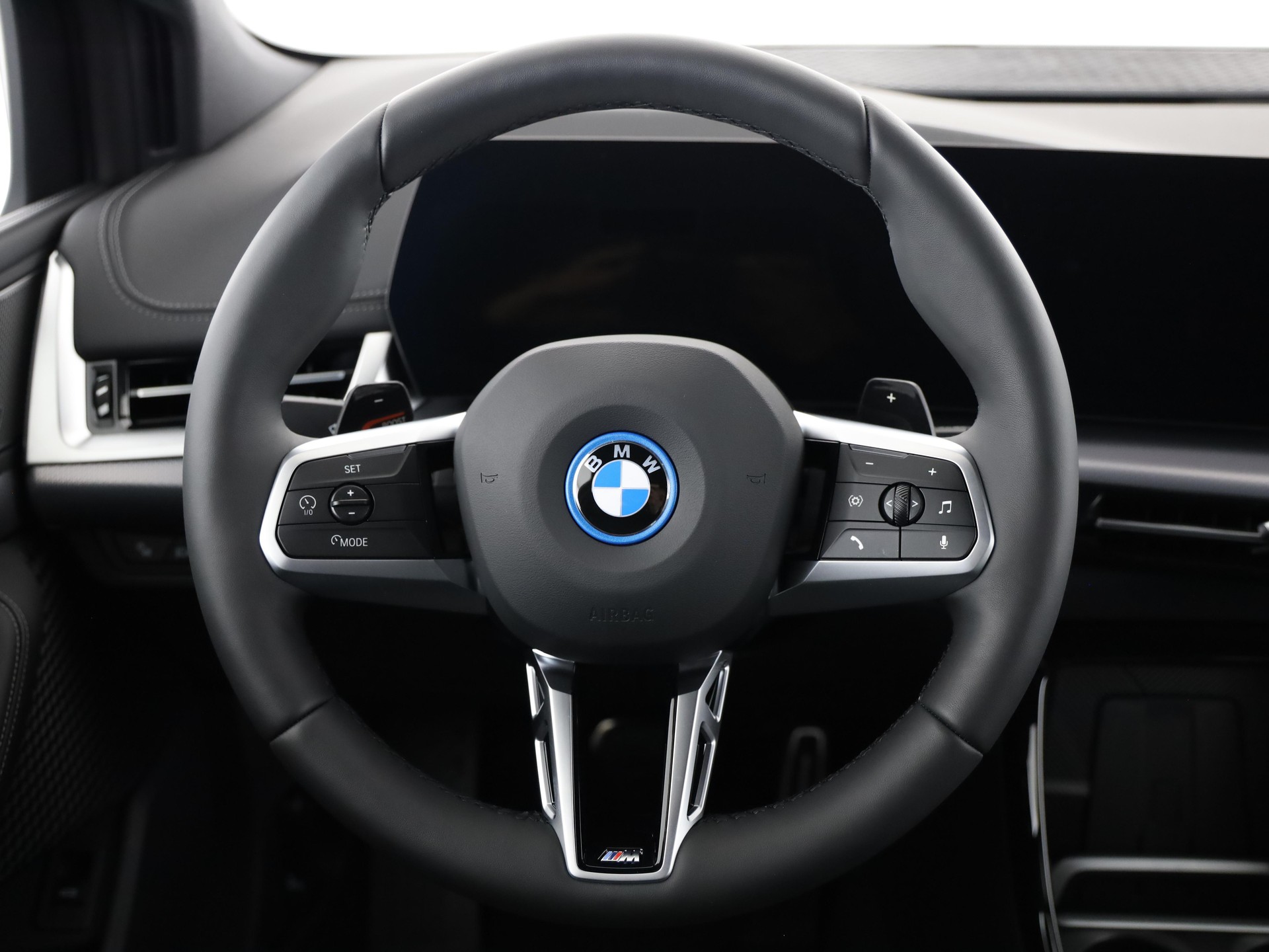 BMW 230e xDrive paddles Active Tourer-image-18