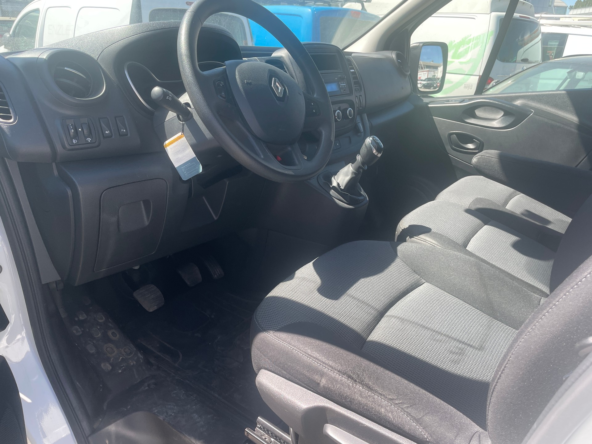 RENAULT Trafic 2.0 Energy dCi 120 3.0t Business L2H1-image-6