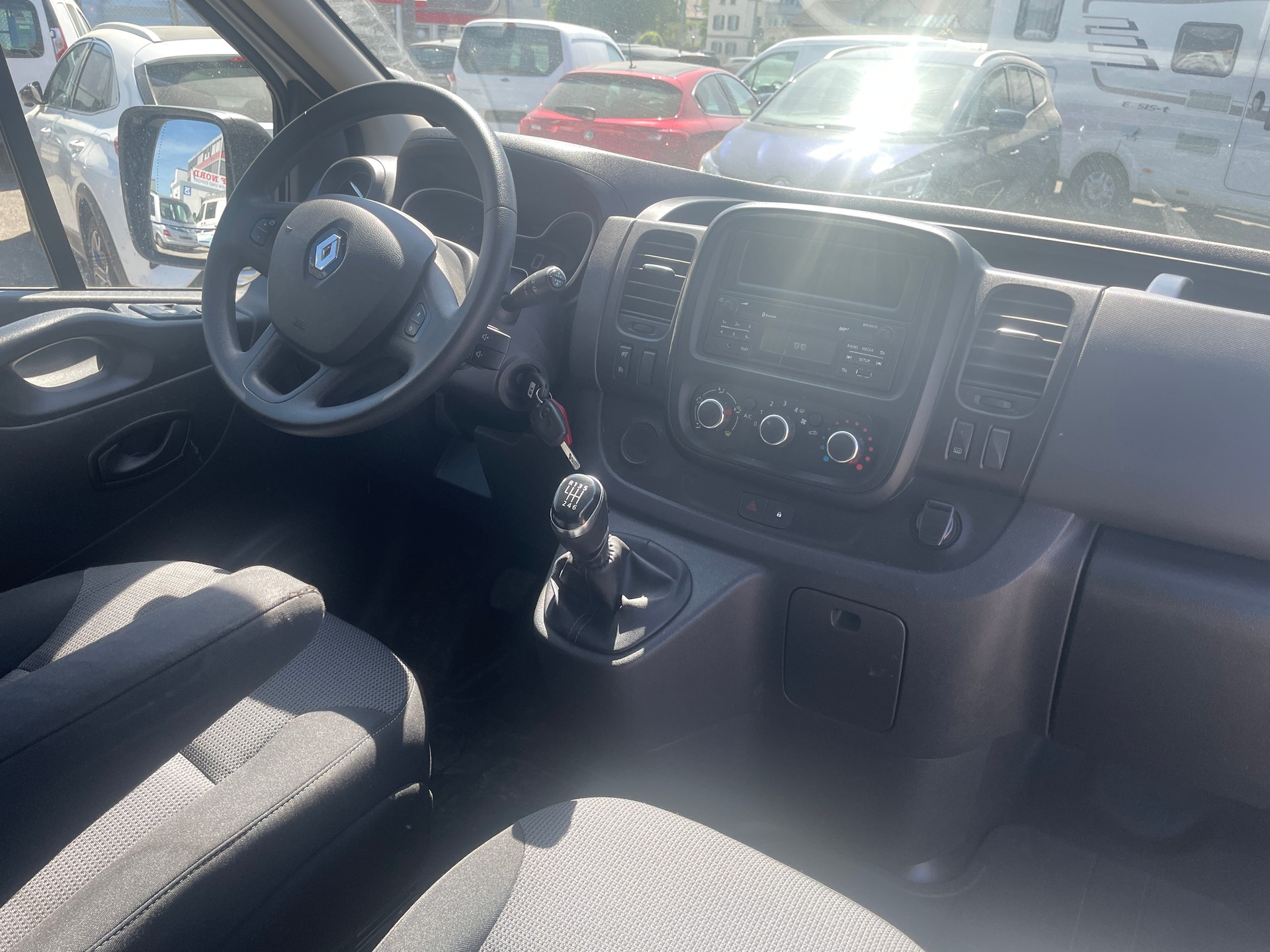 RENAULT Trafic 2.0 Energy dCi 120 3.0t Business L2H1-image-10
