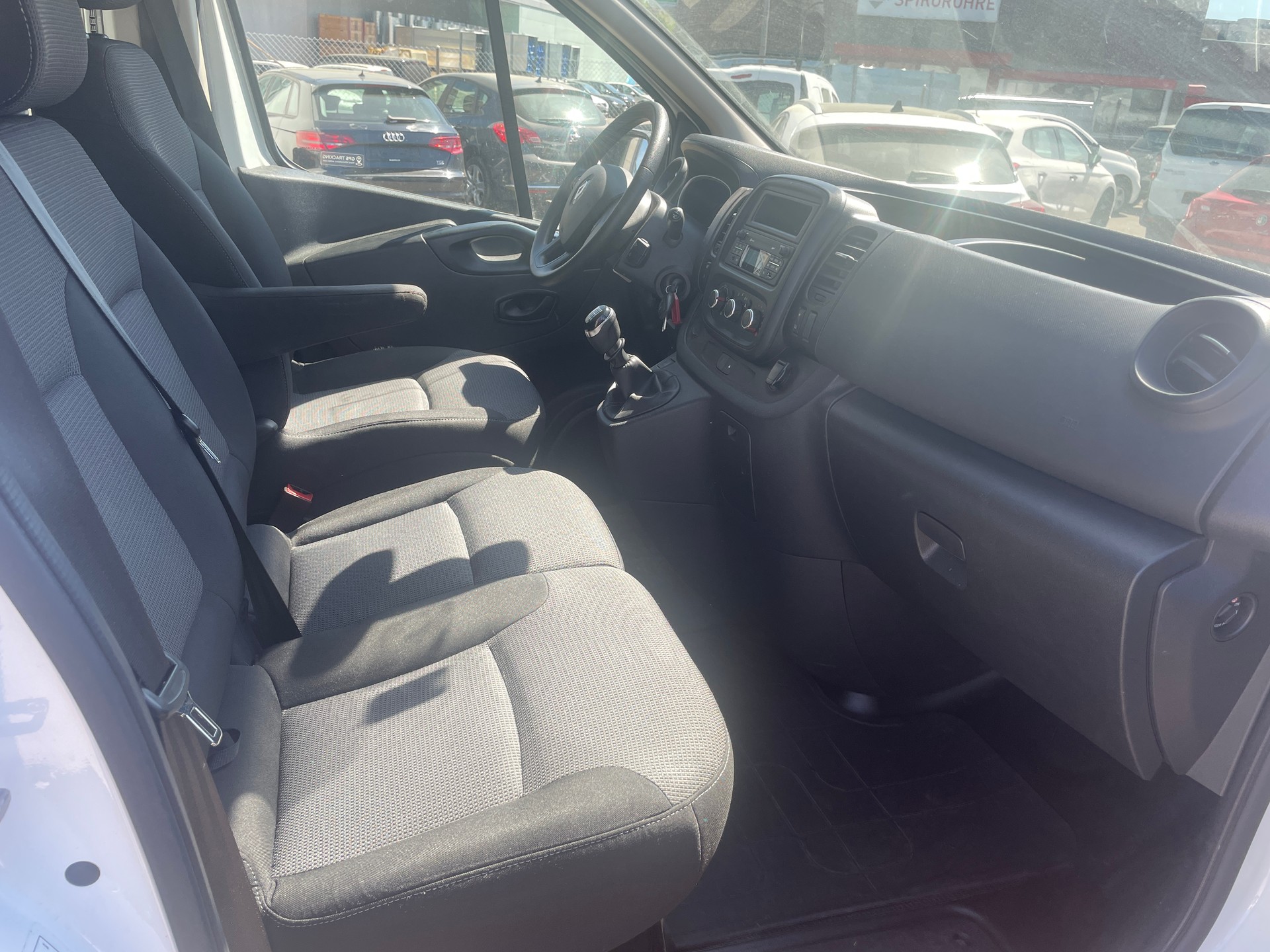 RENAULT Trafic 2.0 Energy dCi 120 3.0t Business L2H1-image-8