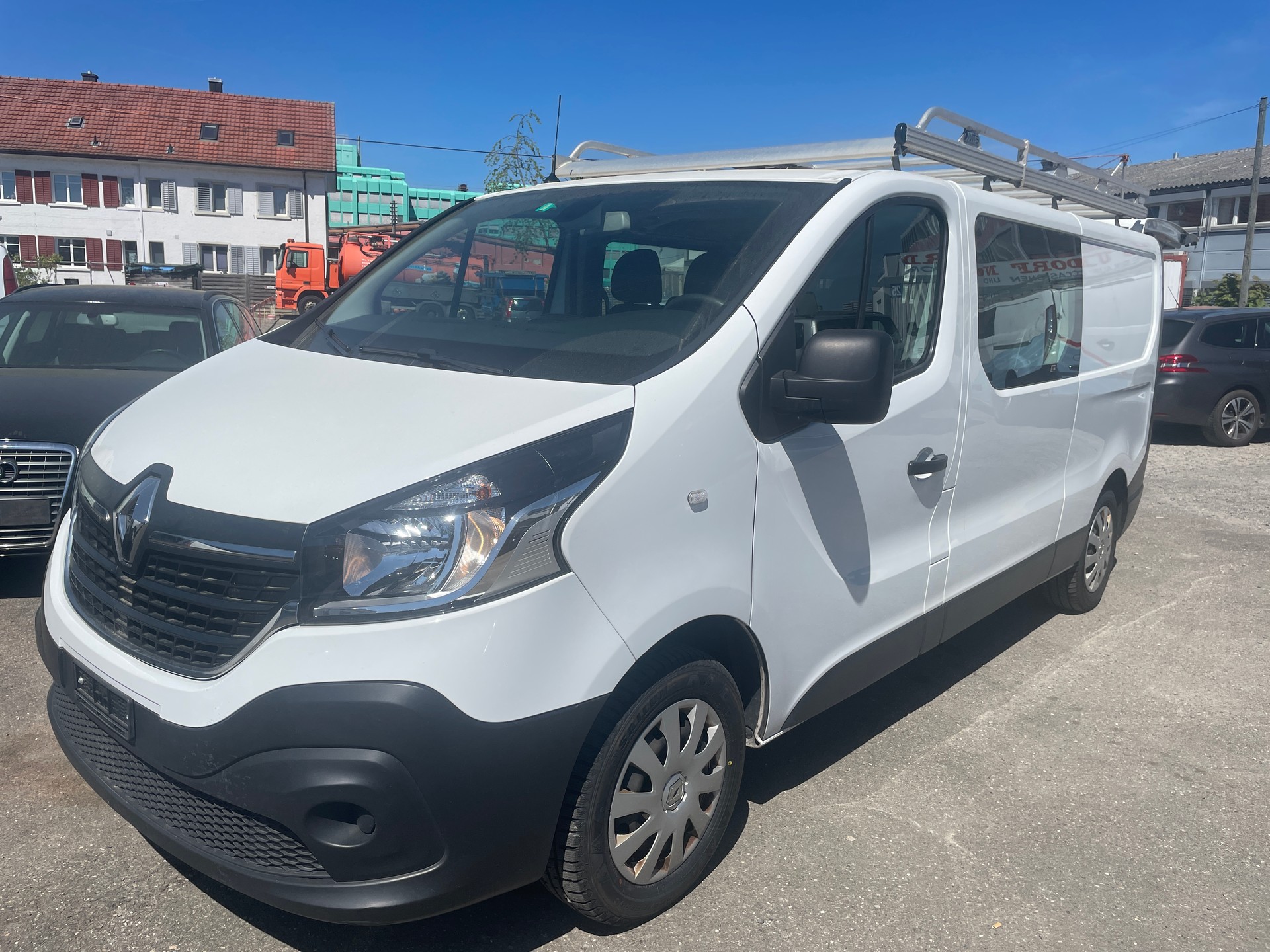 RENAULT Trafic 2.0 Energy dCi 120 3.0t Business L2H1-image-1
