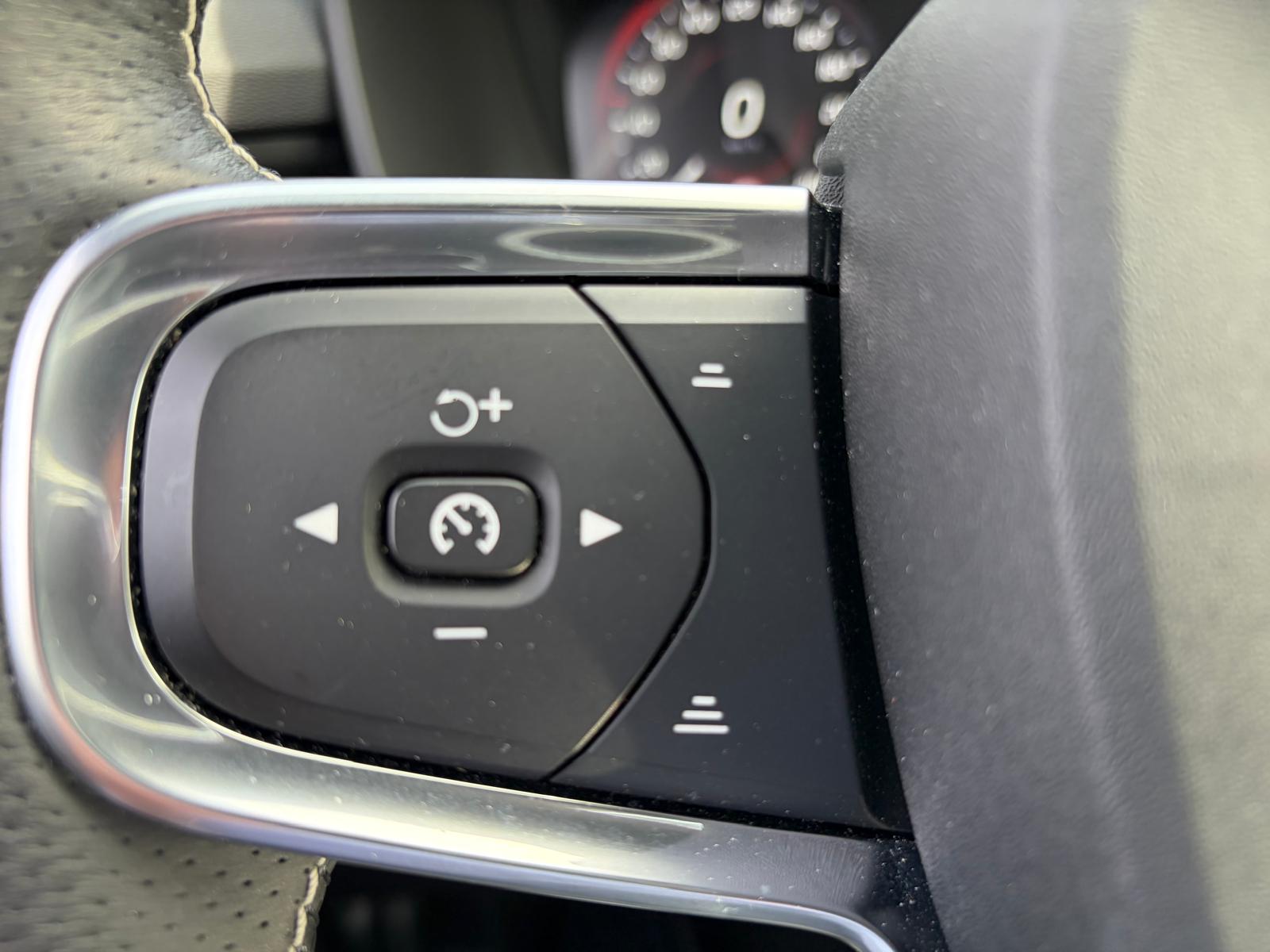 VOLVO XC40 T3 R-Design Geartronic-image-16