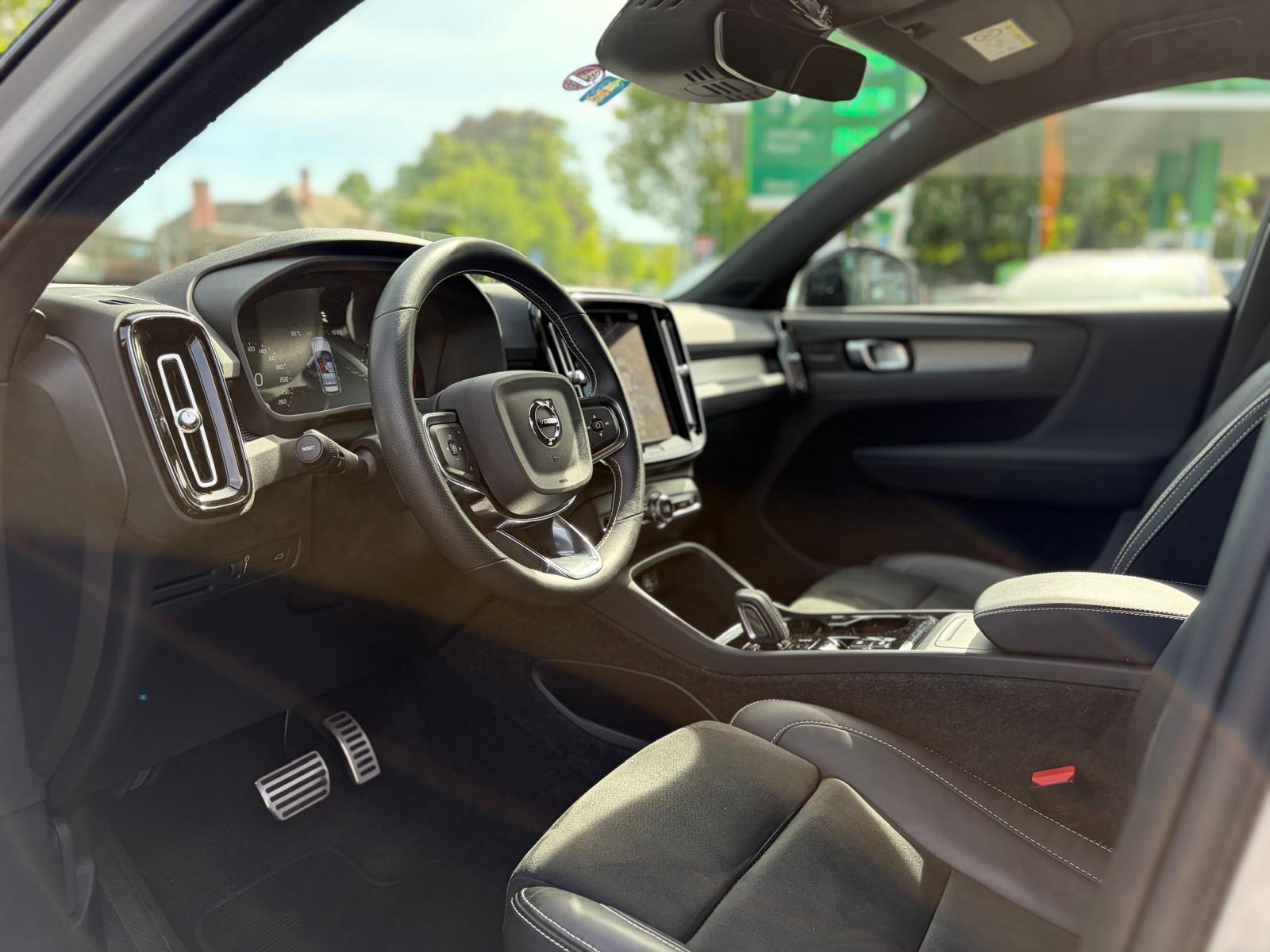 VOLVO XC40 T3 R-Design Geartronic-image-8