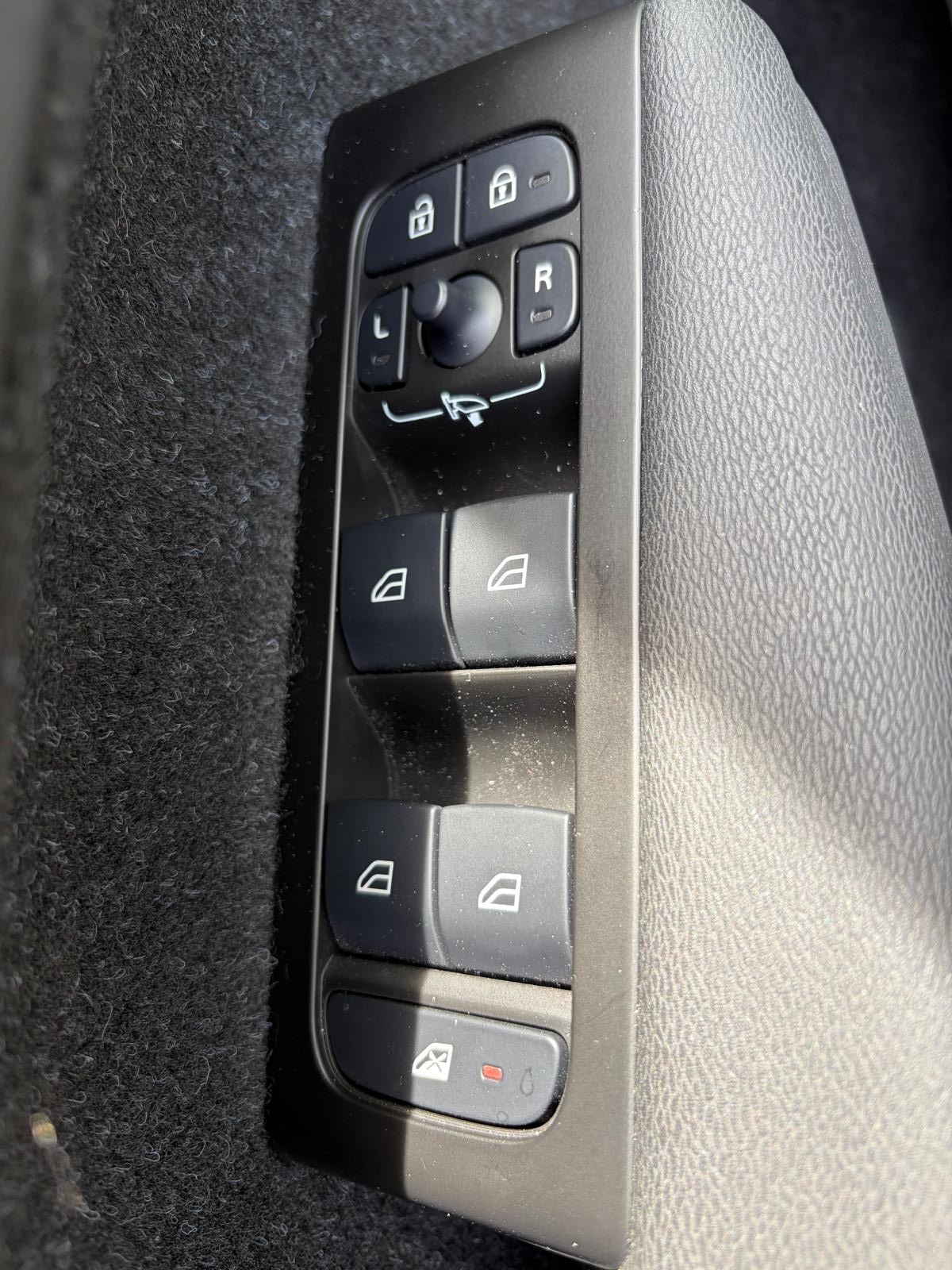 VOLVO XC40 T3 R-Design Geartronic-image-11