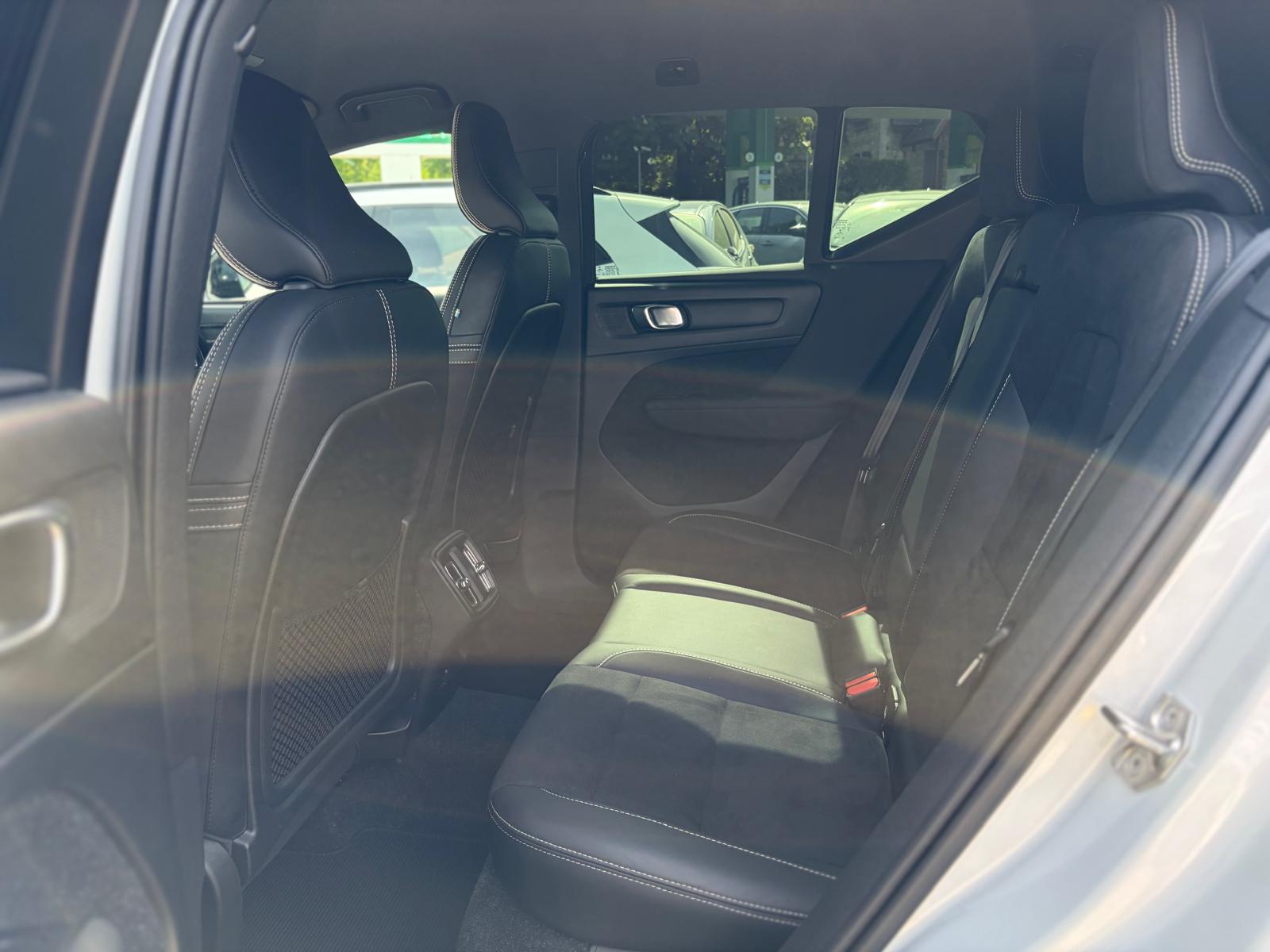 VOLVO XC40 T3 R-Design Geartronic-image-12