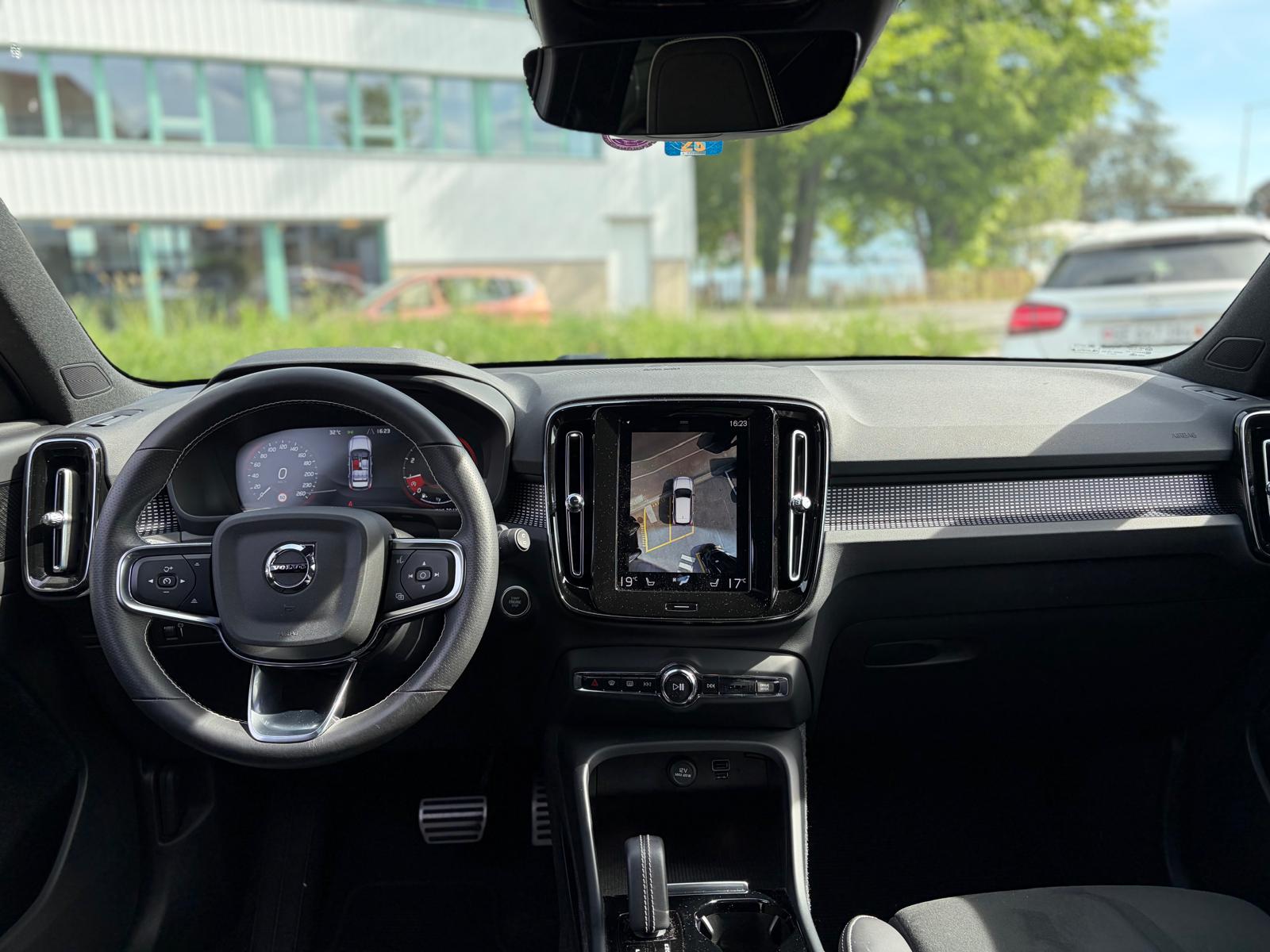 VOLVO XC40 T3 R-Design Geartronic-image-7