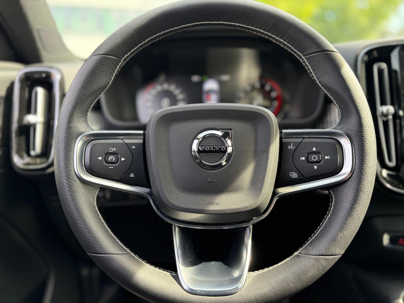 VOLVO XC40 T3 R-Design Geartronic-image-15