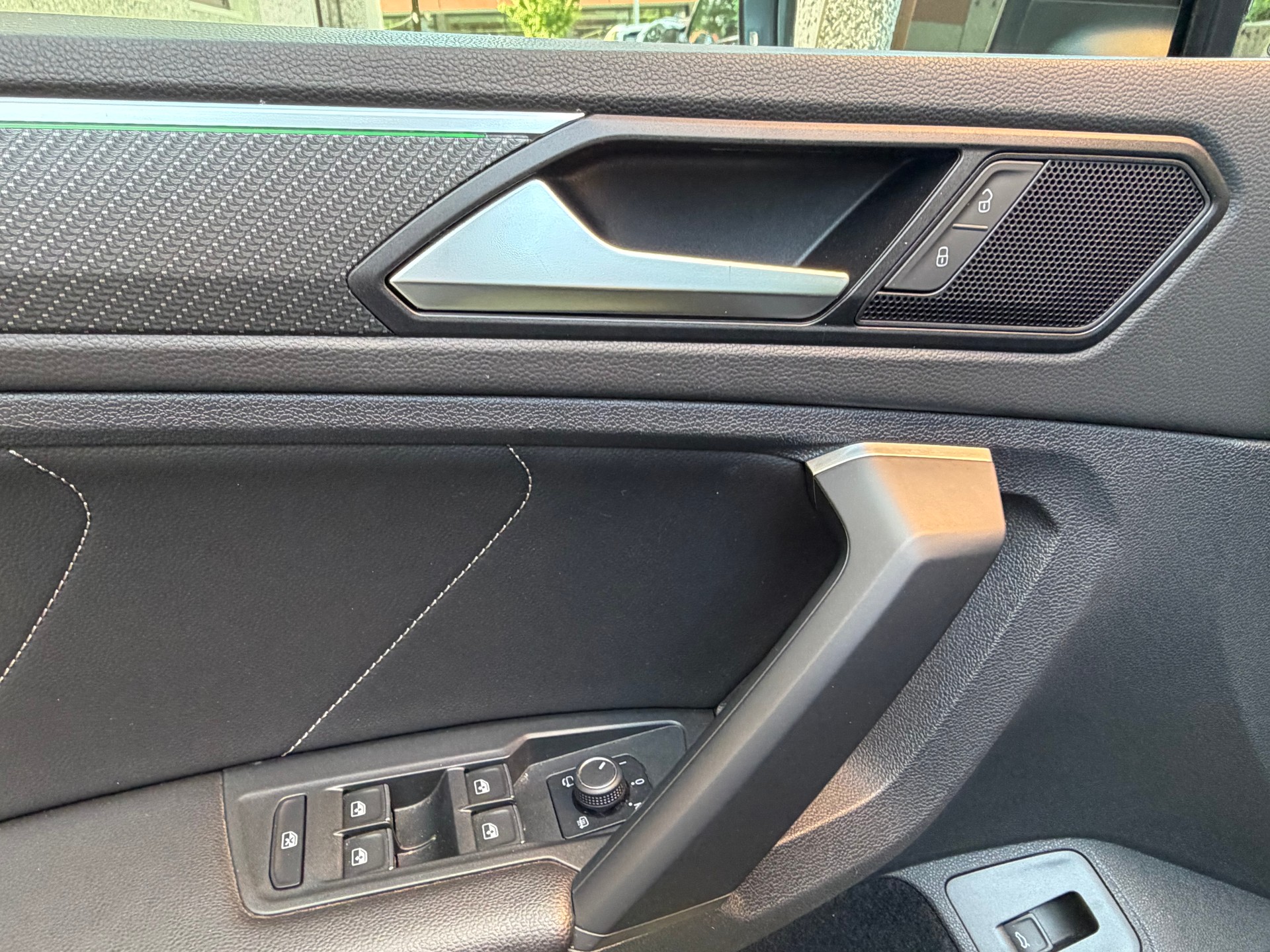 VW Tiguan 2.0TSI R-Line 4Motion DSG-image-11
