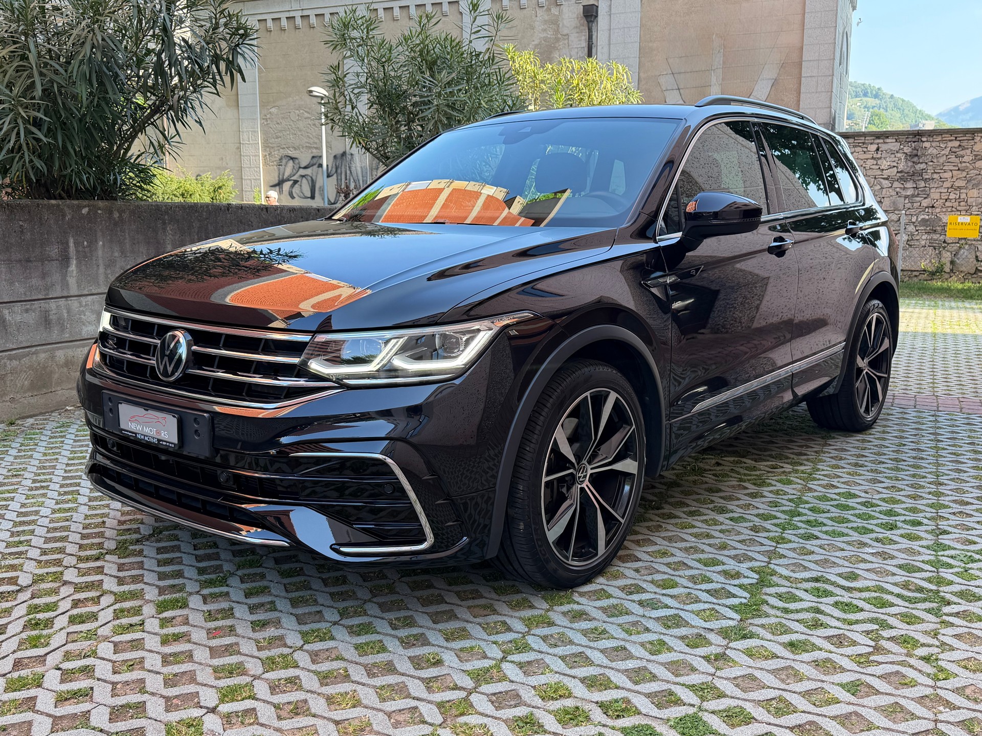 VW Tiguan 2.0TSI R-Line 4Motion DSG-image-1