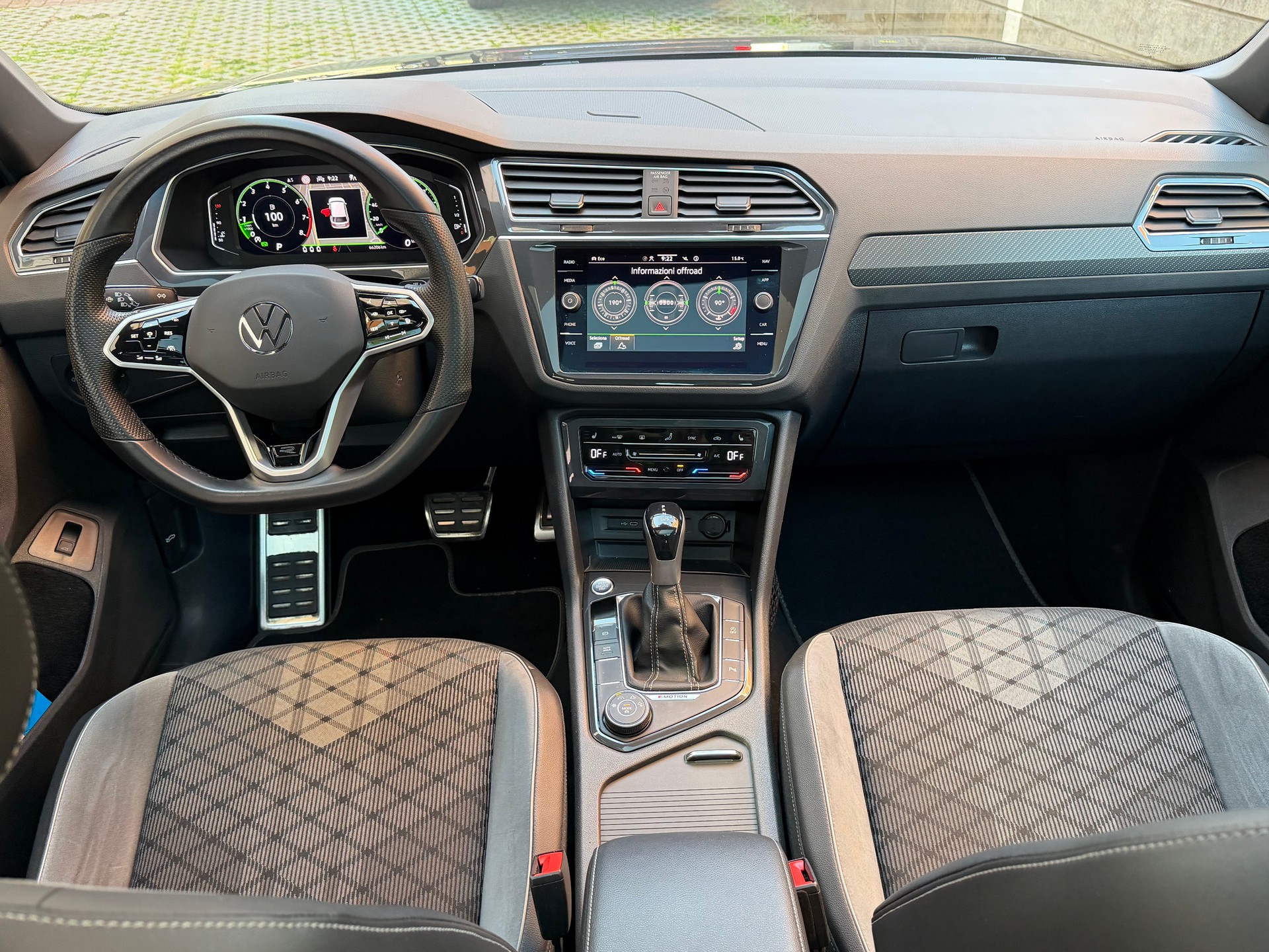 VW Tiguan 2.0TSI R-Line 4Motion DSG-image-8