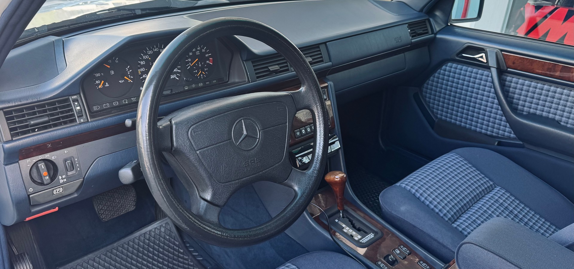MERCEDES-BENZ E 280 Business Automatic-image-6