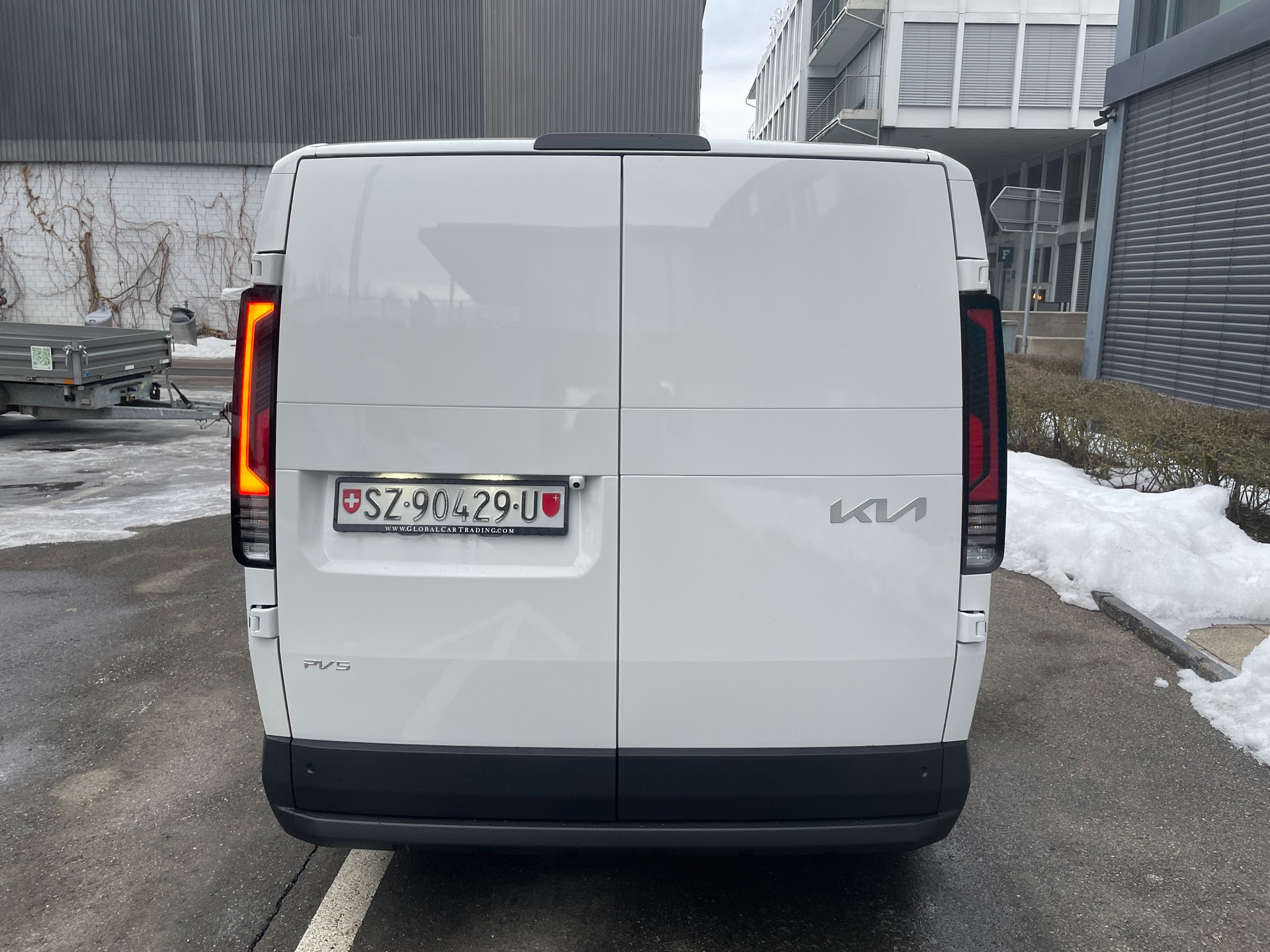 KIA PV5 Cargo 71.2 kWh Plus 2-Schiebetüren-image-4