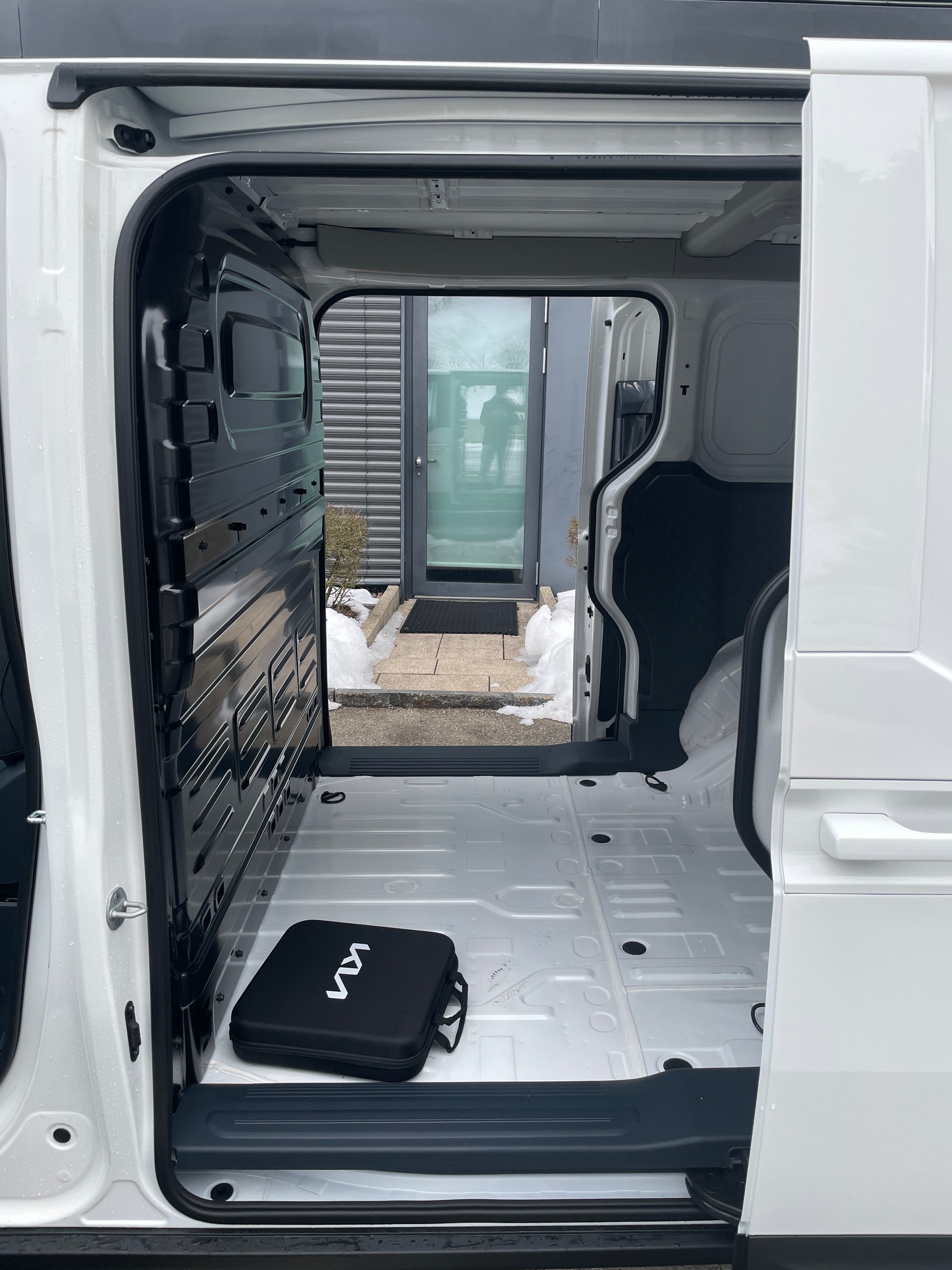 KIA PV5 Cargo 71.2 kWh Plus 2-Schiebetüren-image-8