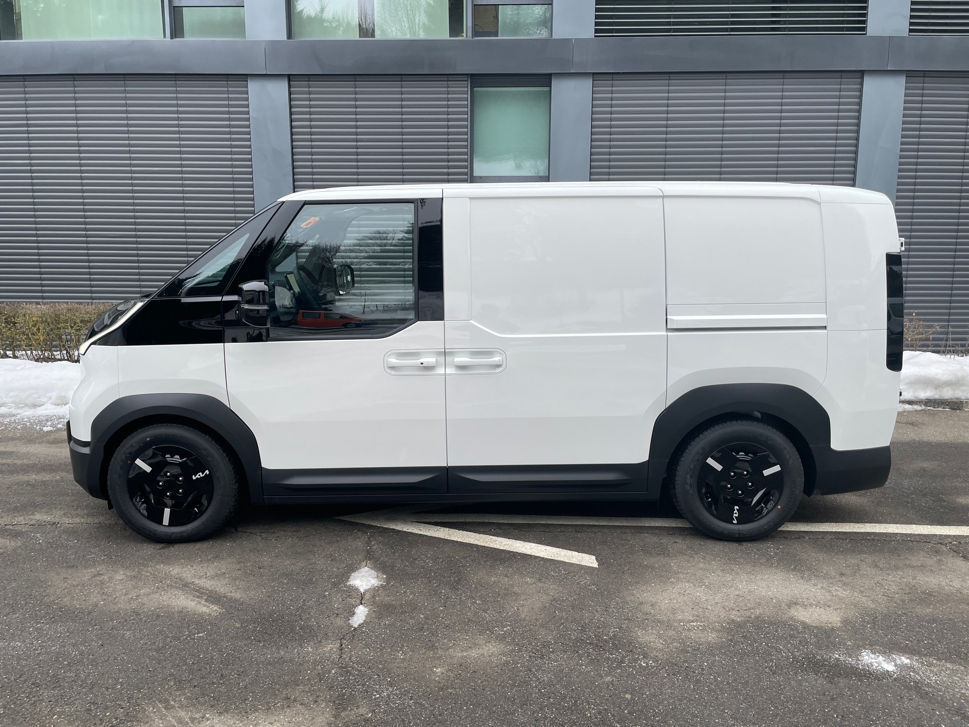 KIA PV5 Cargo 71.2 kWh Plus 2-Schiebetüren-image-7