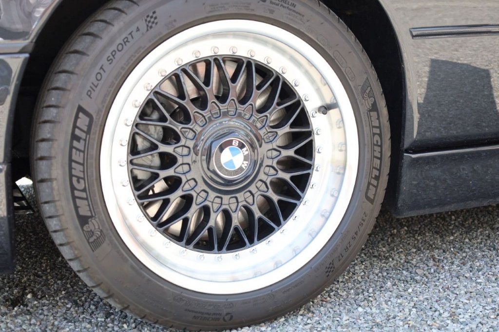 BMW CSi-image-26