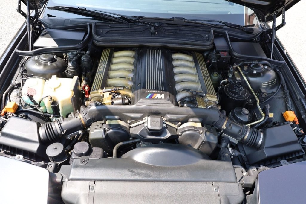 BMW CSi-image-28